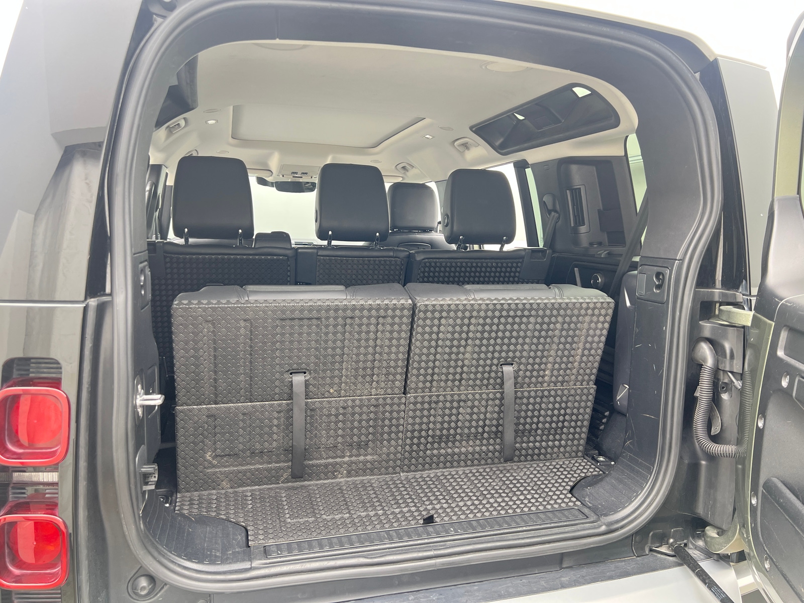 Thumbnail: 2022 Land Rover Defender - 7