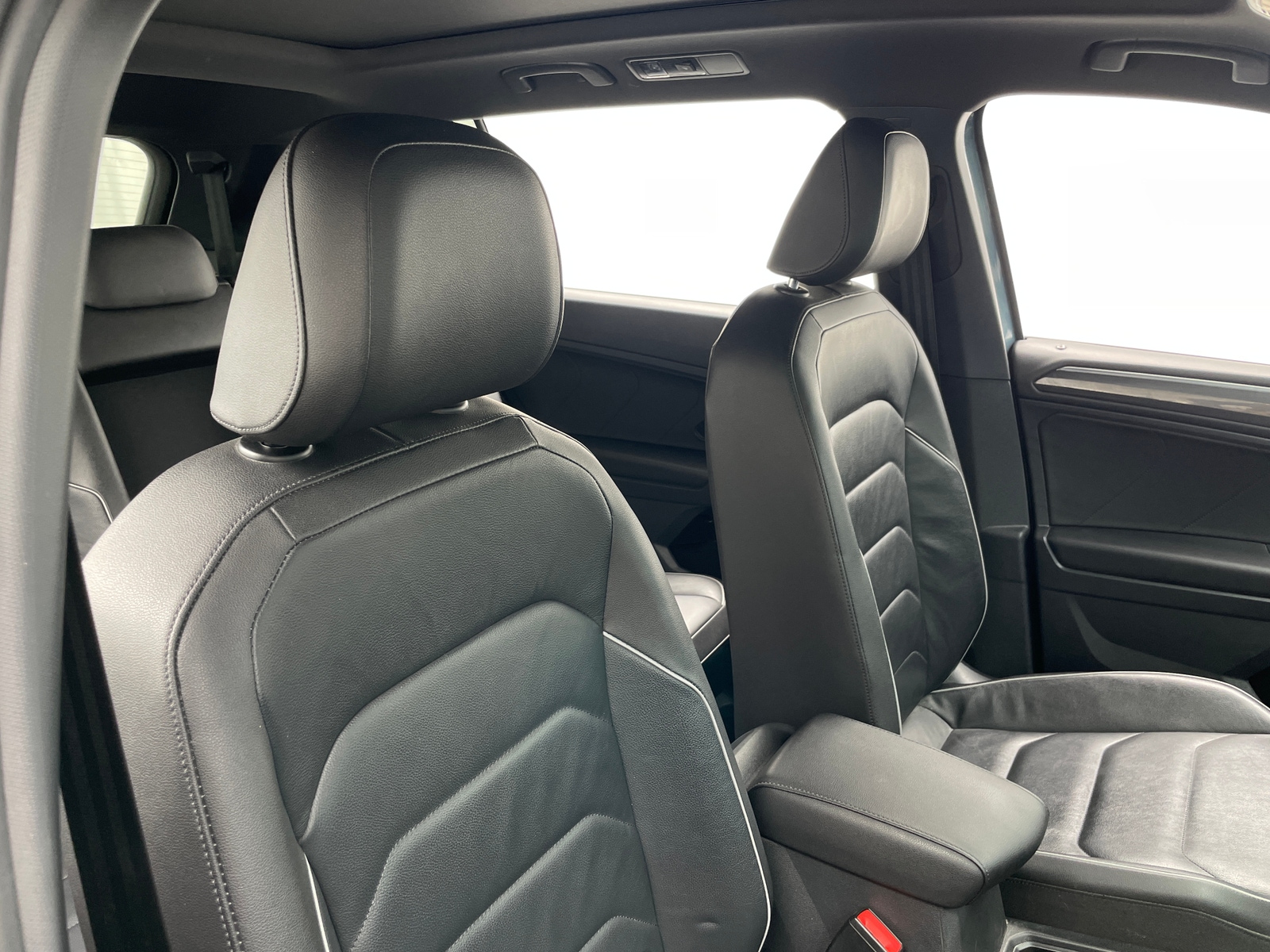 Thumbnail: 2020 Volkswagen Tiguan - 2