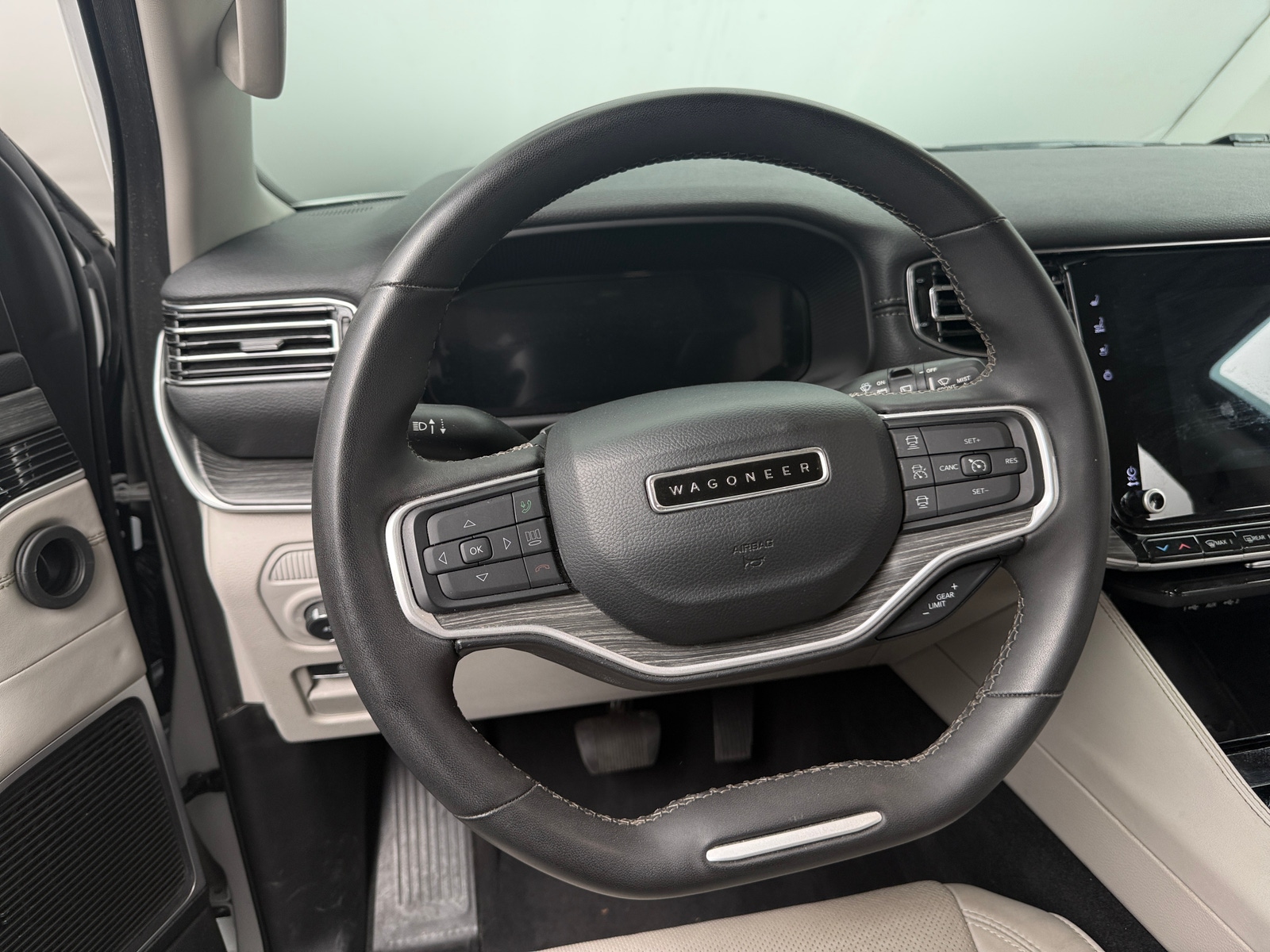 Thumbnail: 2023 Jeep Wagoneer - 4