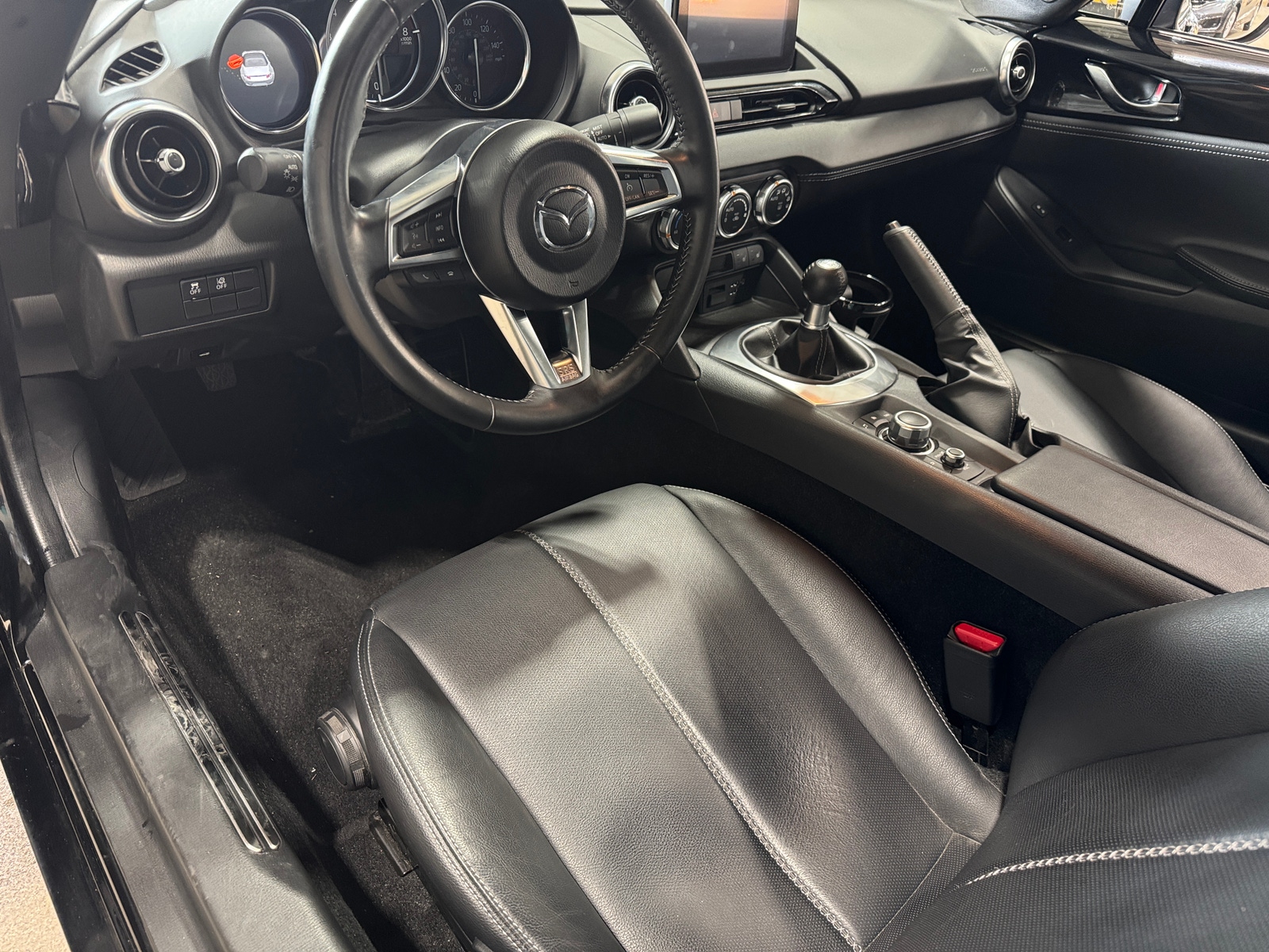 Thumbnail: 2023 Mazda MX-5 Miata - 2
