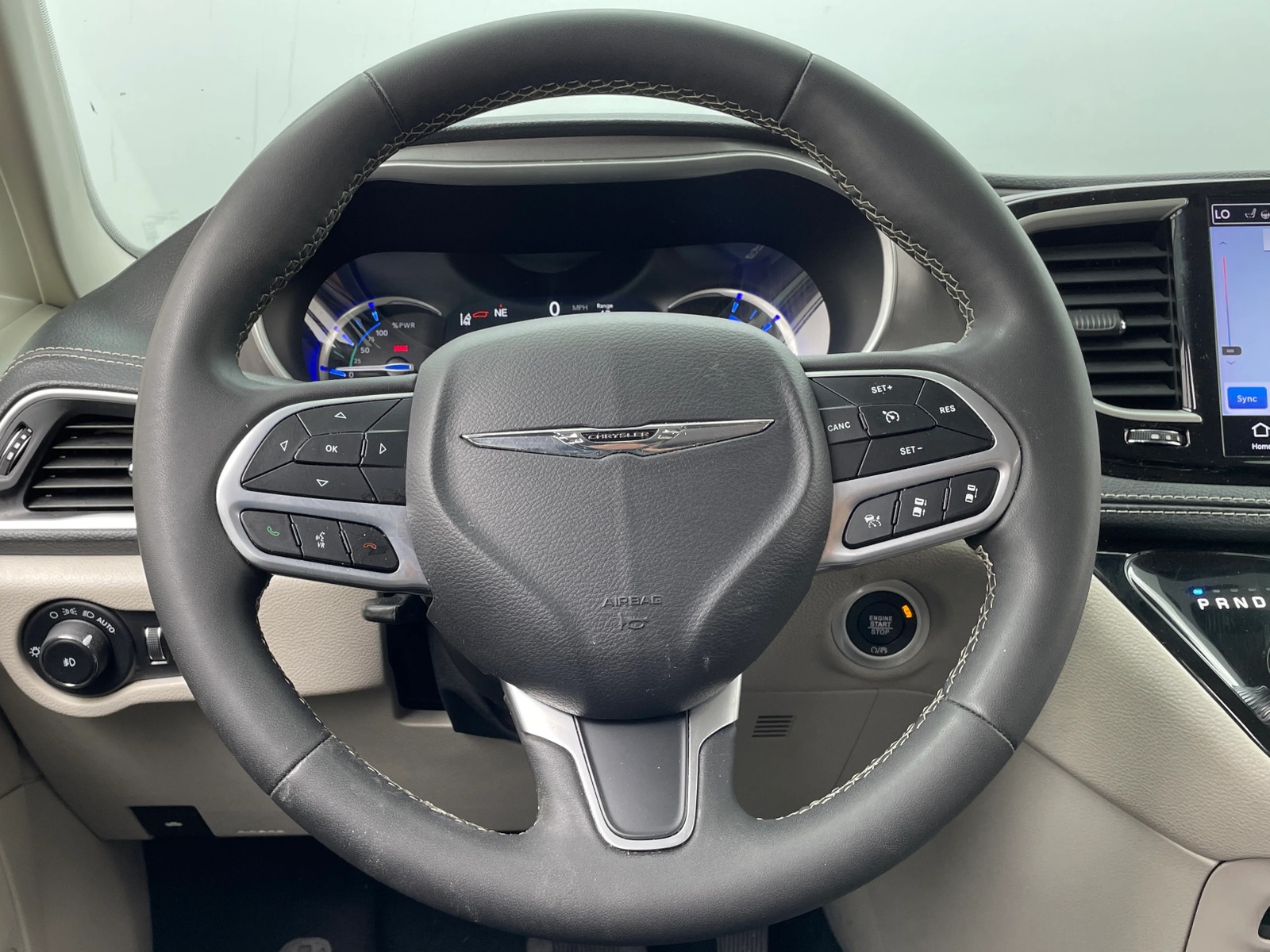 Thumbnail: 2023 Chrysler Pacifica - 4