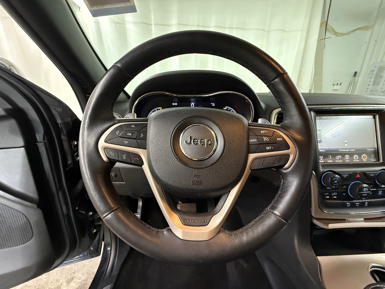 Thumbnail: 2015 Jeep Grand Cherokee - 4