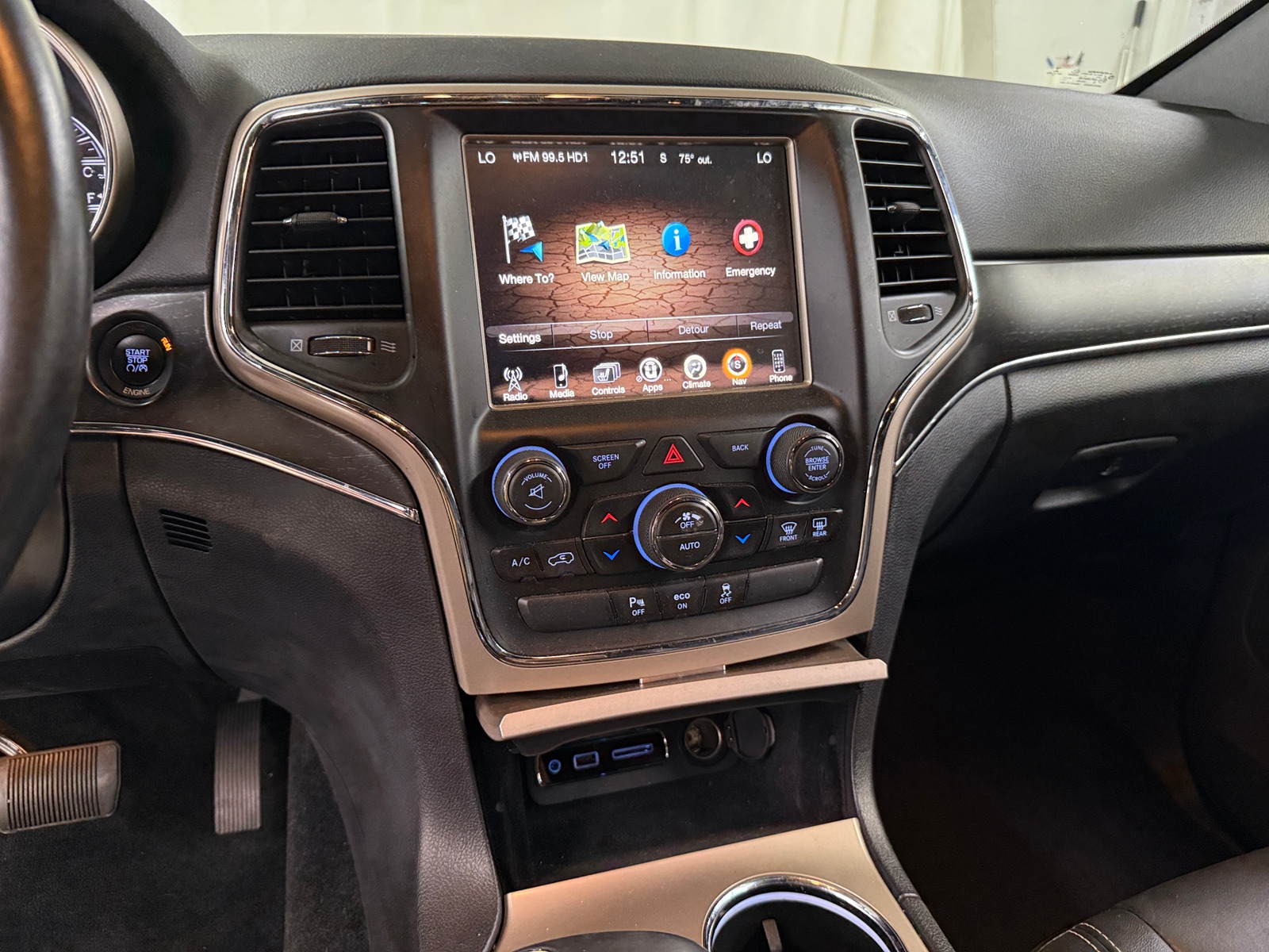 Thumbnail: 2015 Jeep Grand Cherokee - 3