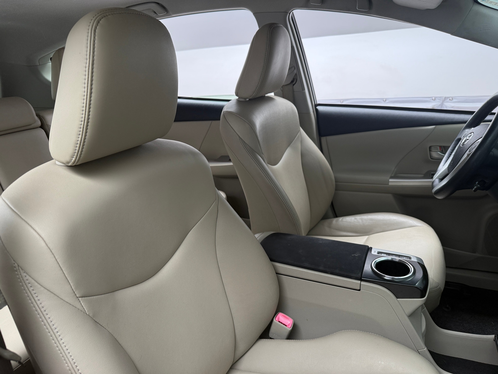 Thumbnail: 2014 Toyota Prius v - 2