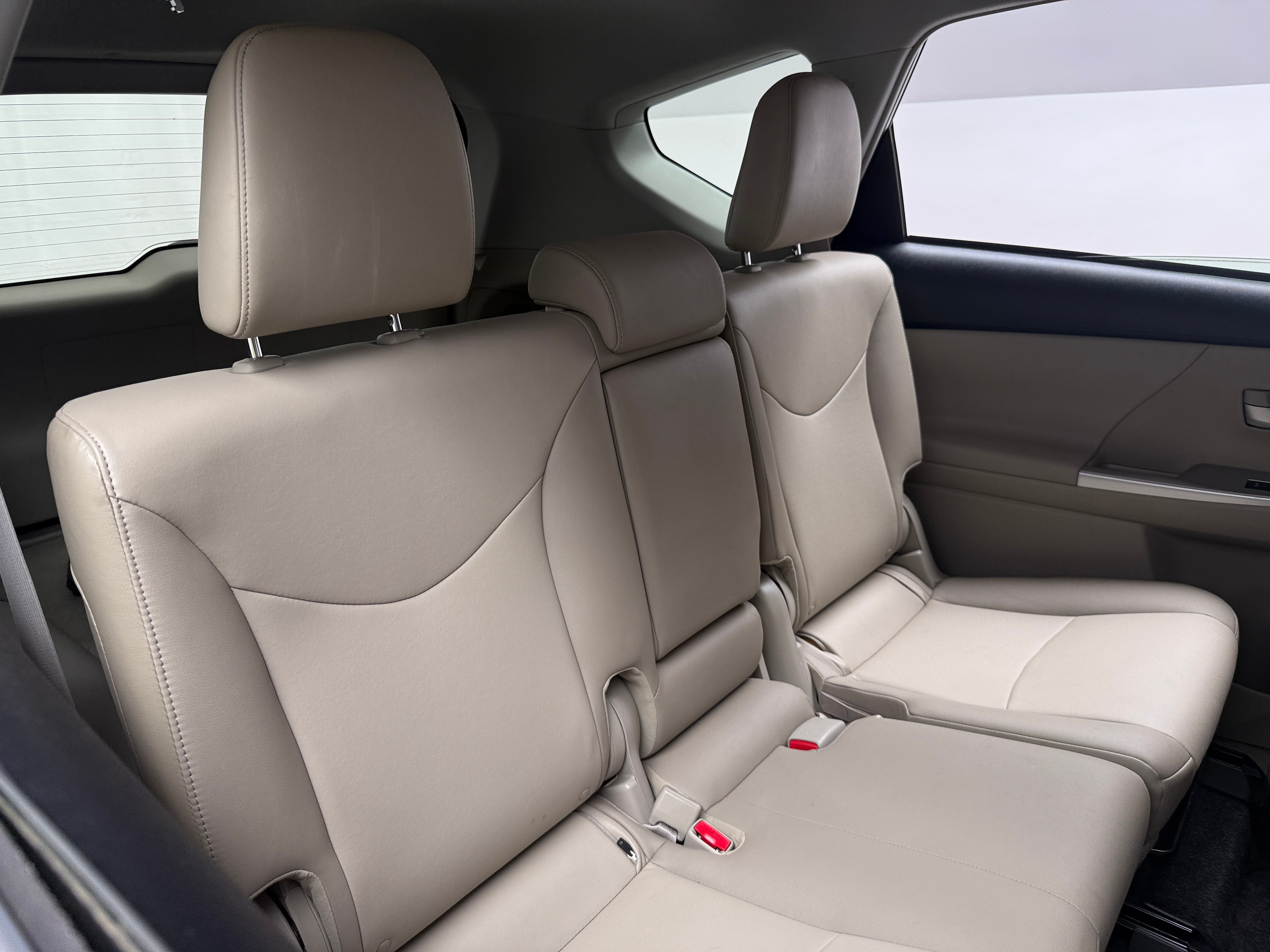 Used 2014 Toyota Prius v Five with VIN JTDZN3EU9EJ002093 for sale in Pewaukee, WI