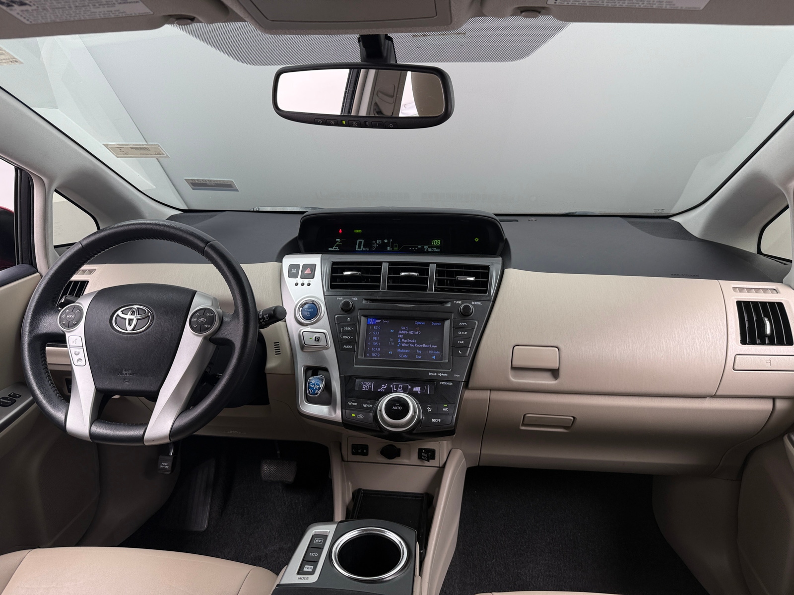 Thumbnail: 2014 Toyota Prius v - 3