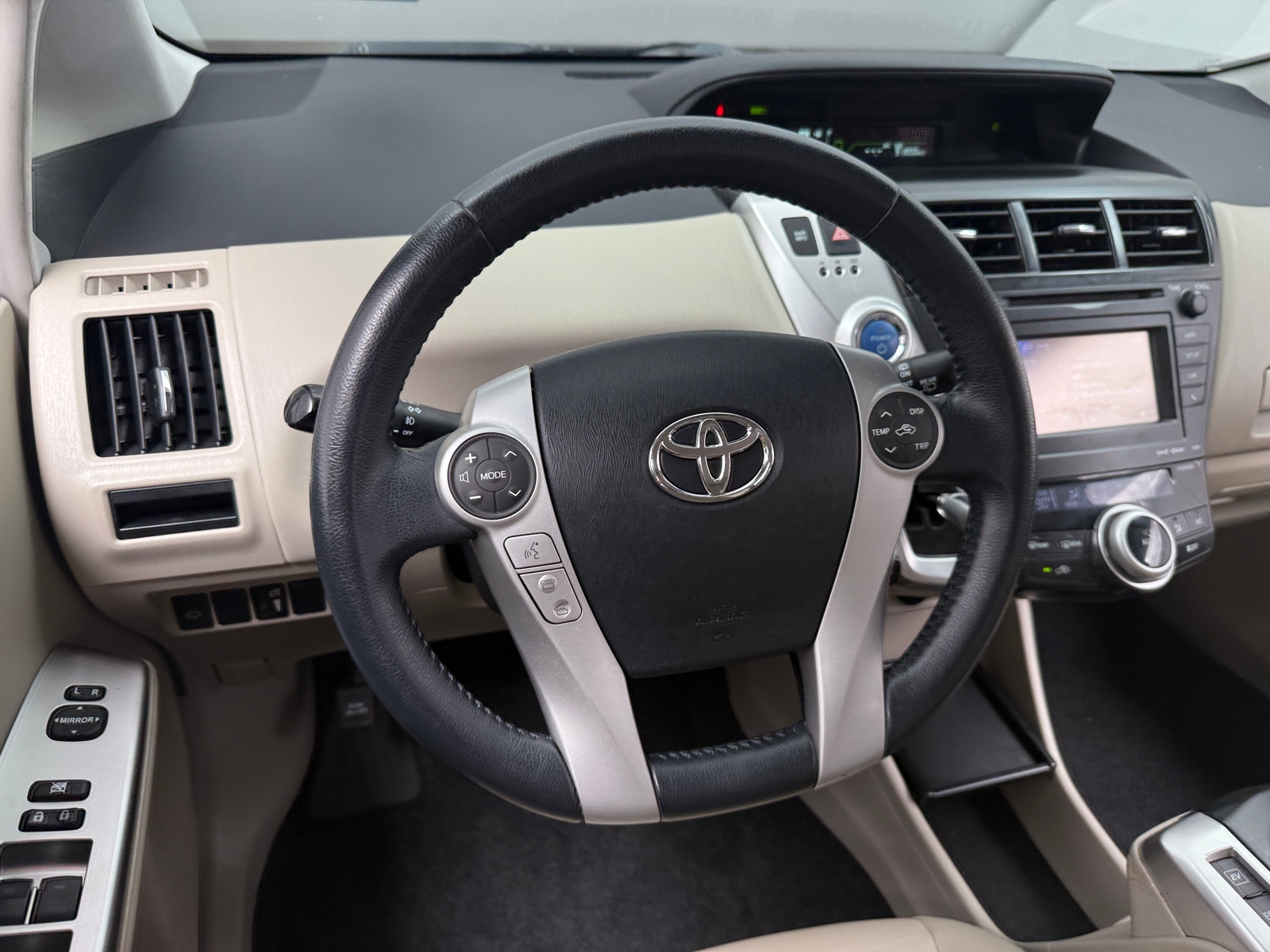 Thumbnail: 2014 Toyota Prius v - 5