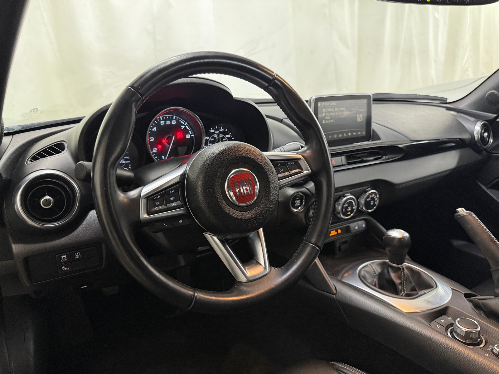 Thumbnail: 2017 Fiat 124 Spider - 2