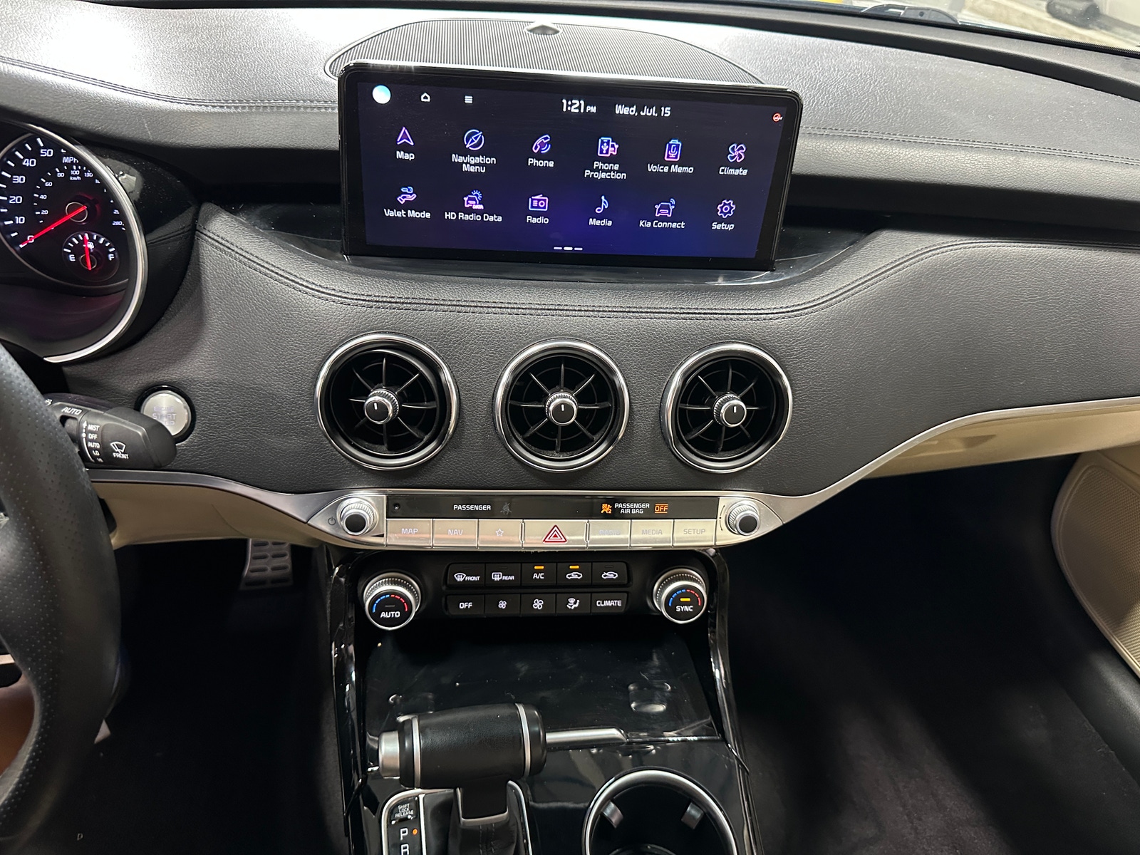 Thumbnail: 2023 Kia Stinger - 4