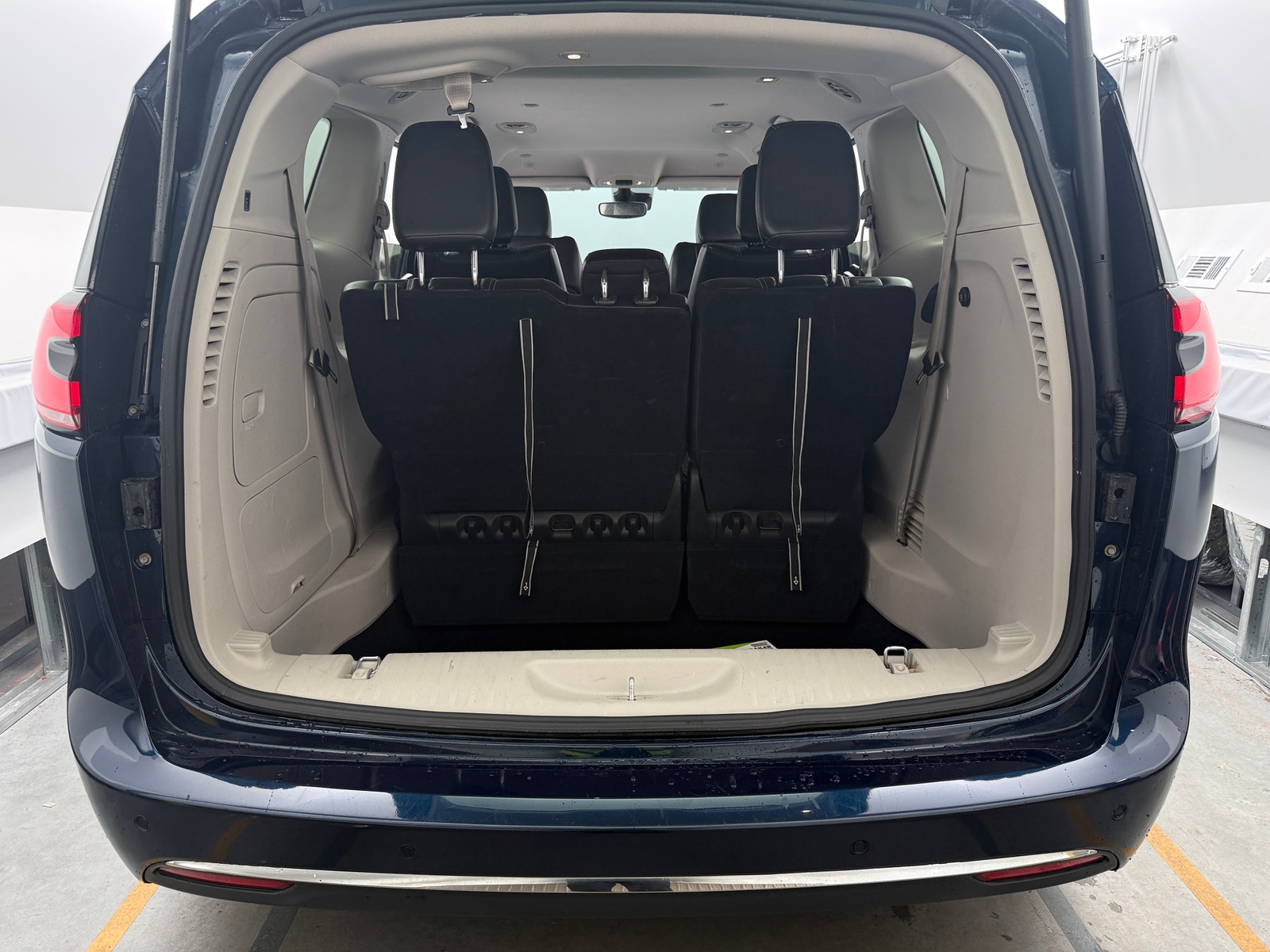Thumbnail: 2024 Chrysler Pacifica - 6