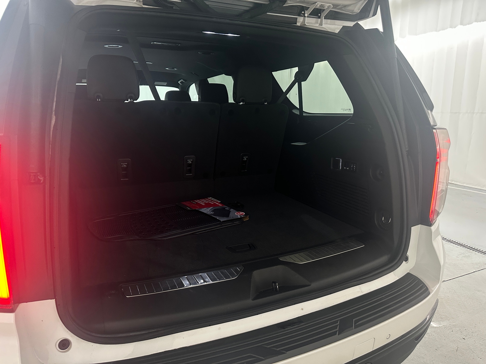 Thumbnail: 2023 Chevrolet Suburban - 6