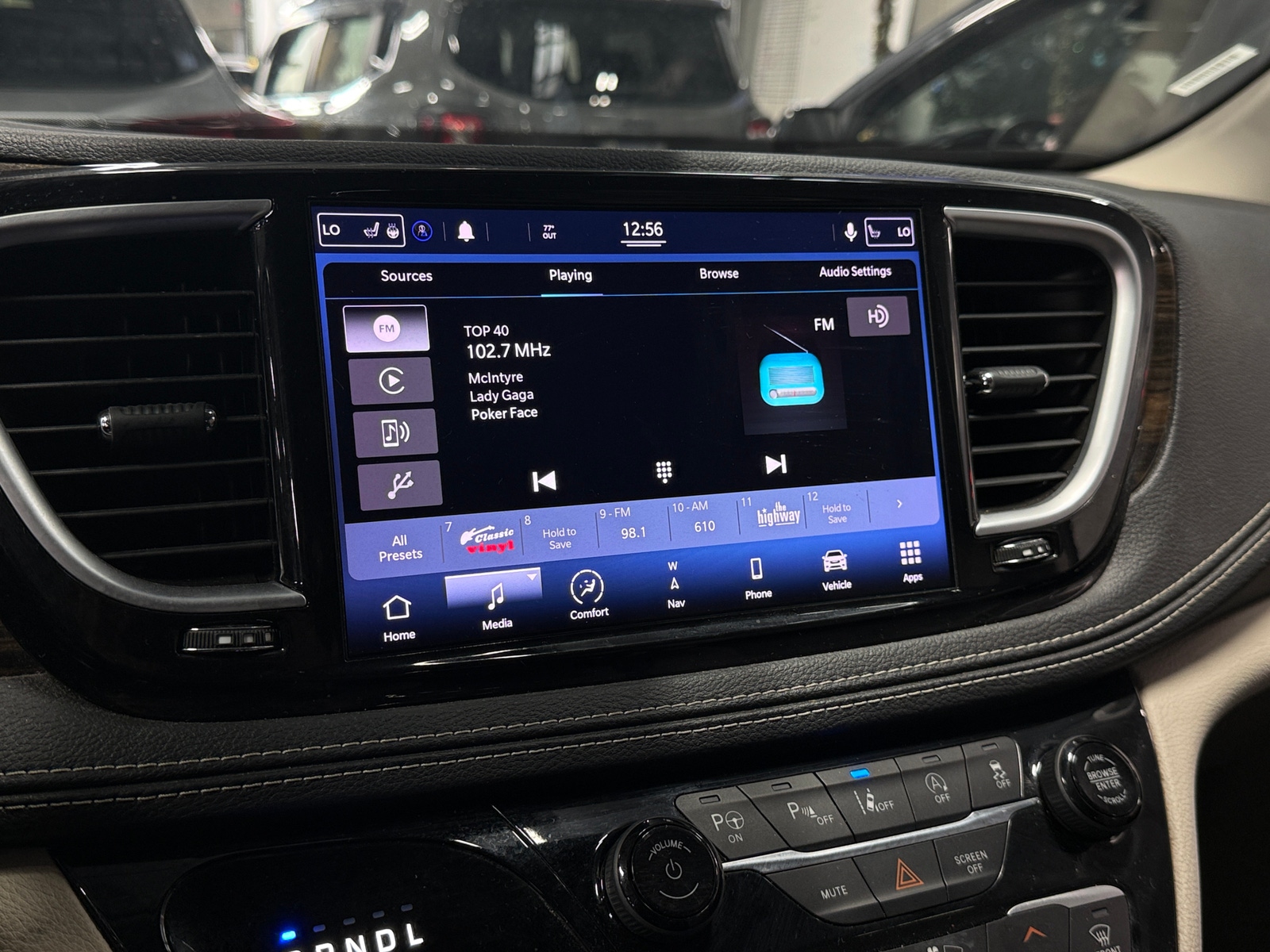 Thumbnail: 2021 Chrysler Pacifica - 3