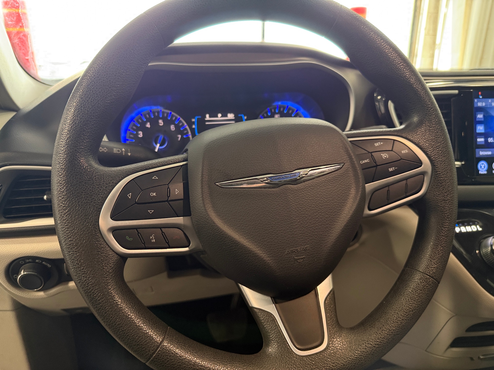 Thumbnail: 2017 Chrysler Pacifica - 5