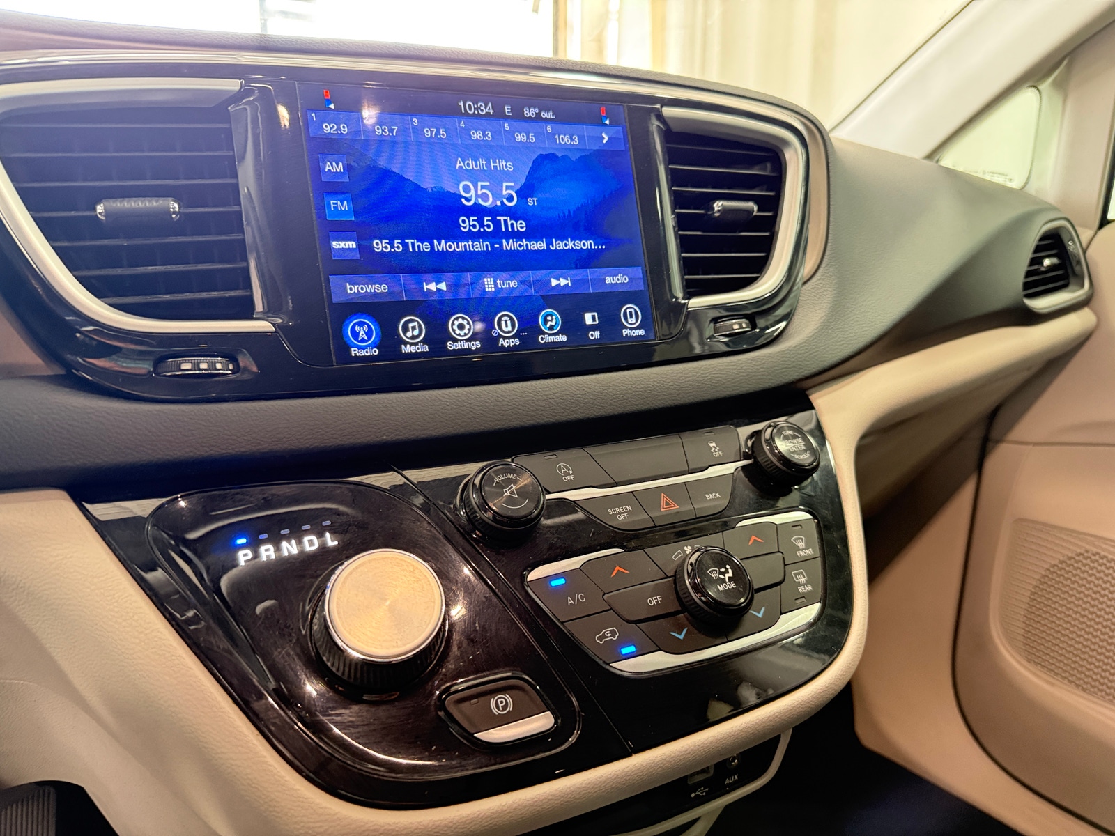 Thumbnail: 2017 Chrysler Pacifica - 4