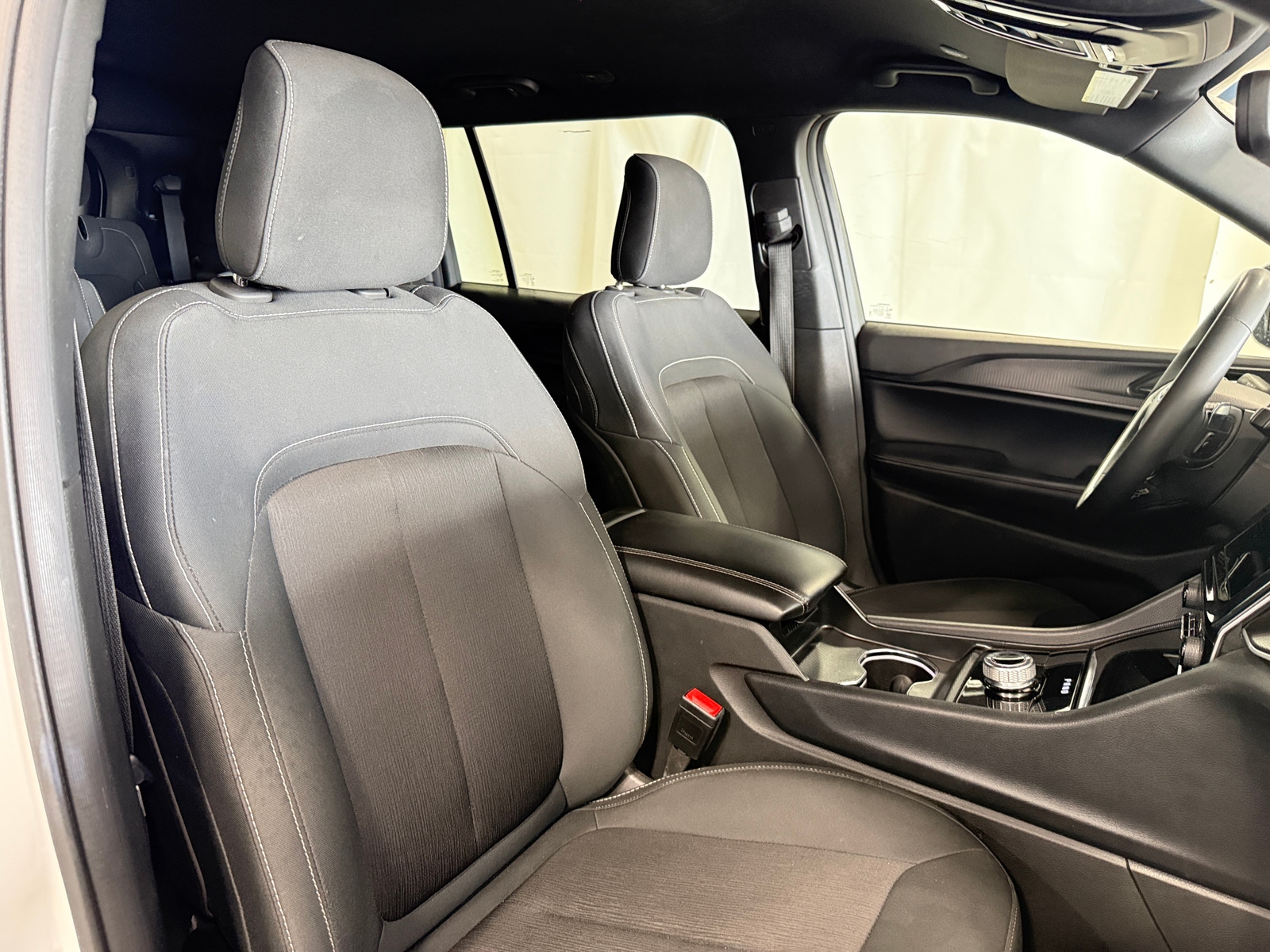 Thumbnail: 2024 Jeep Grand Cherokee L - 2
