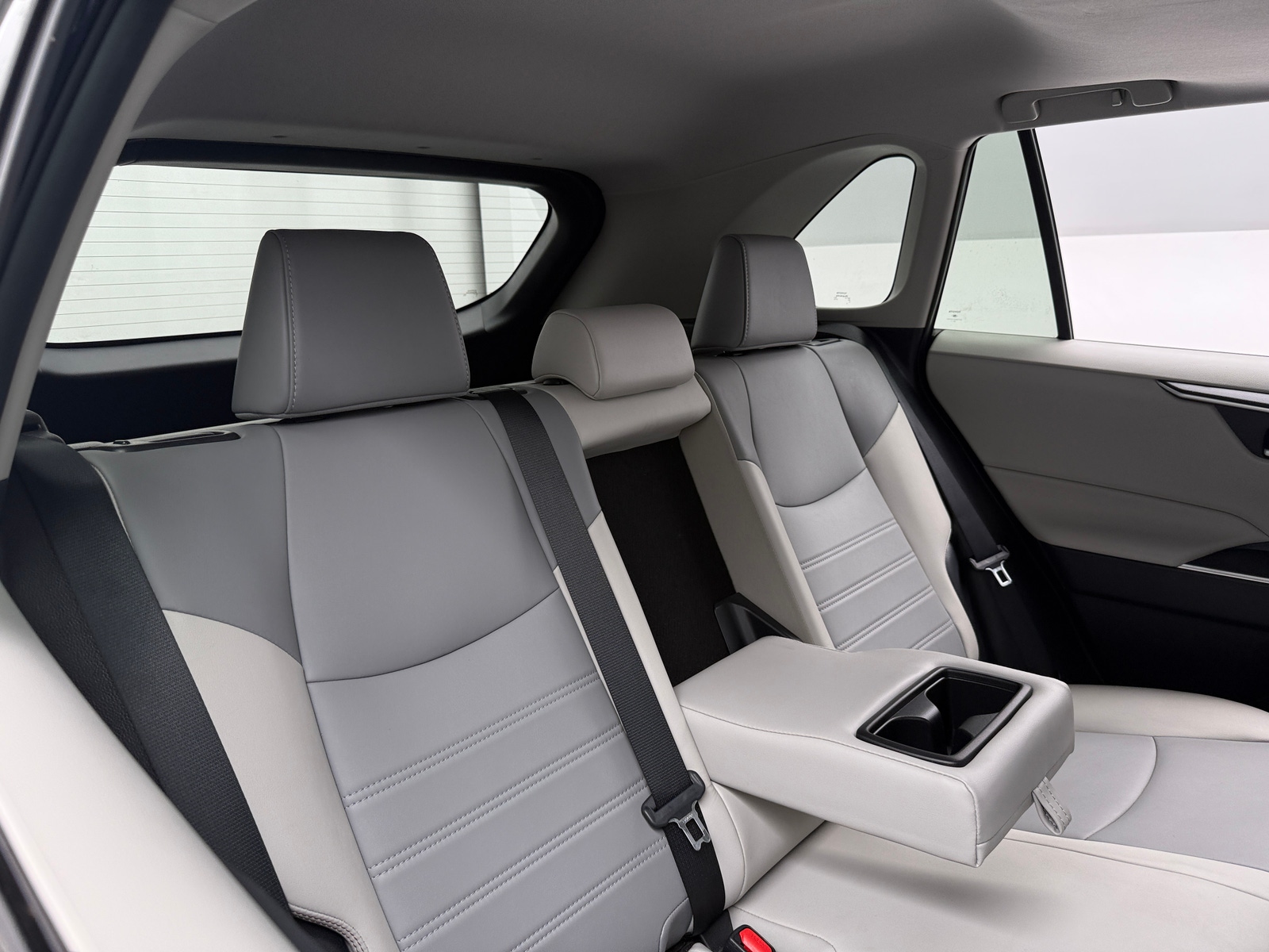 Thumbnail: 2021 Toyota RAV4 - 6