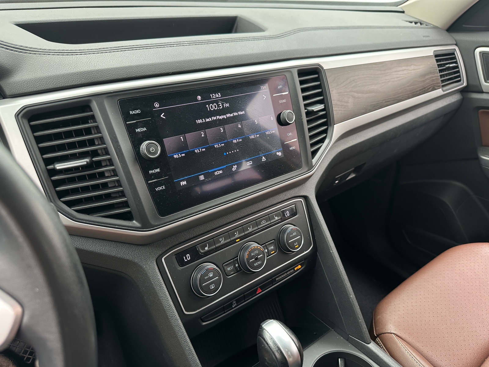 Thumbnail: 2021 Volkswagen Atlas - 3