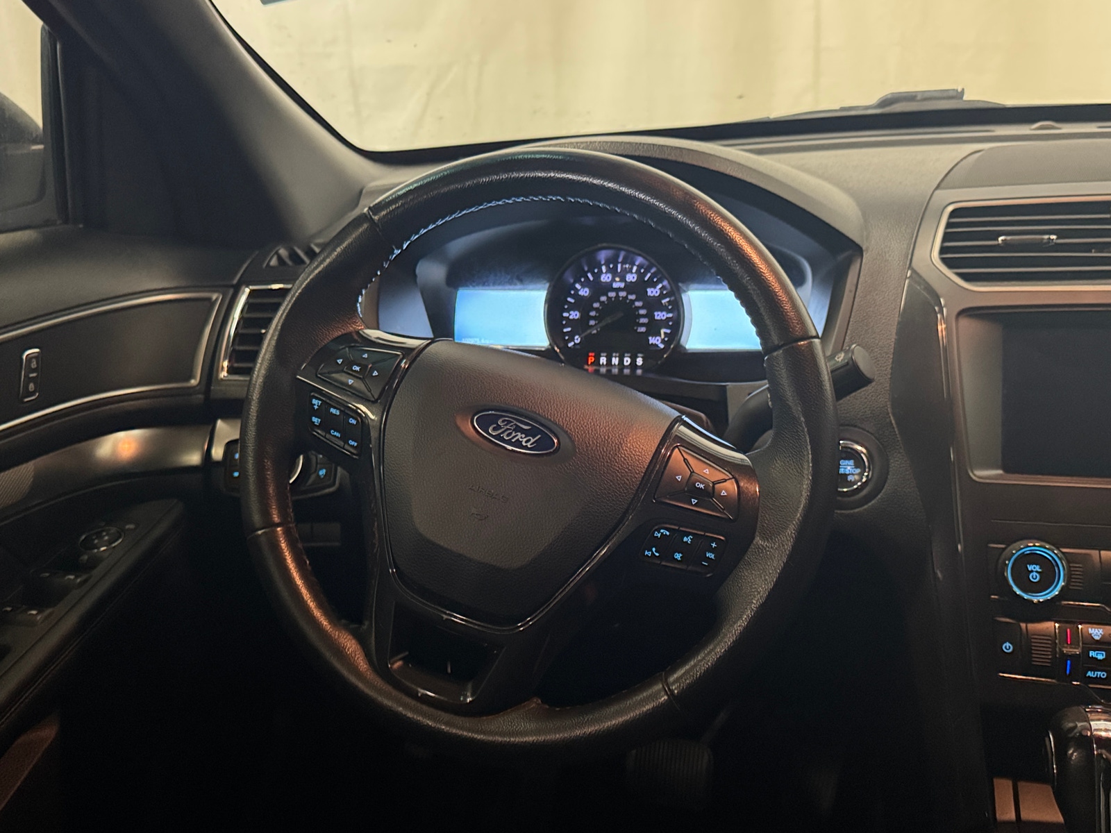 Thumbnail: 2019 Ford Explorer - 5
