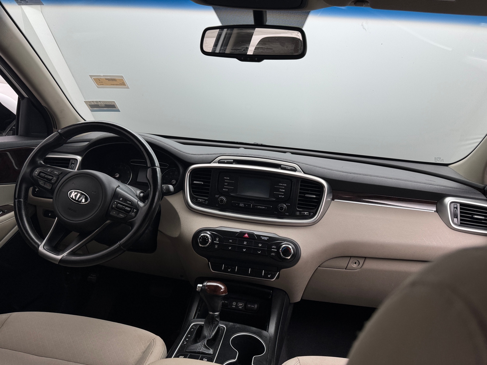 Thumbnail: 2016 Kia Sorento - 3
