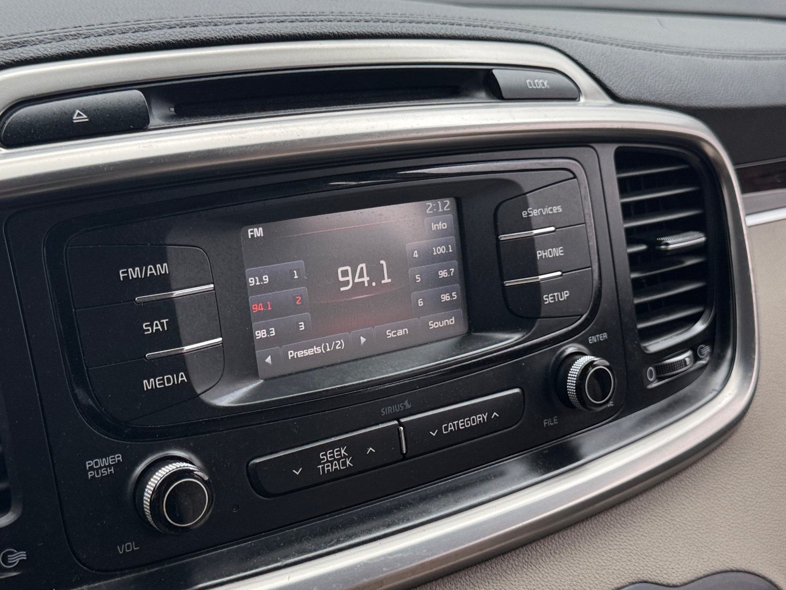 Thumbnail: 2016 Kia Sorento - 4