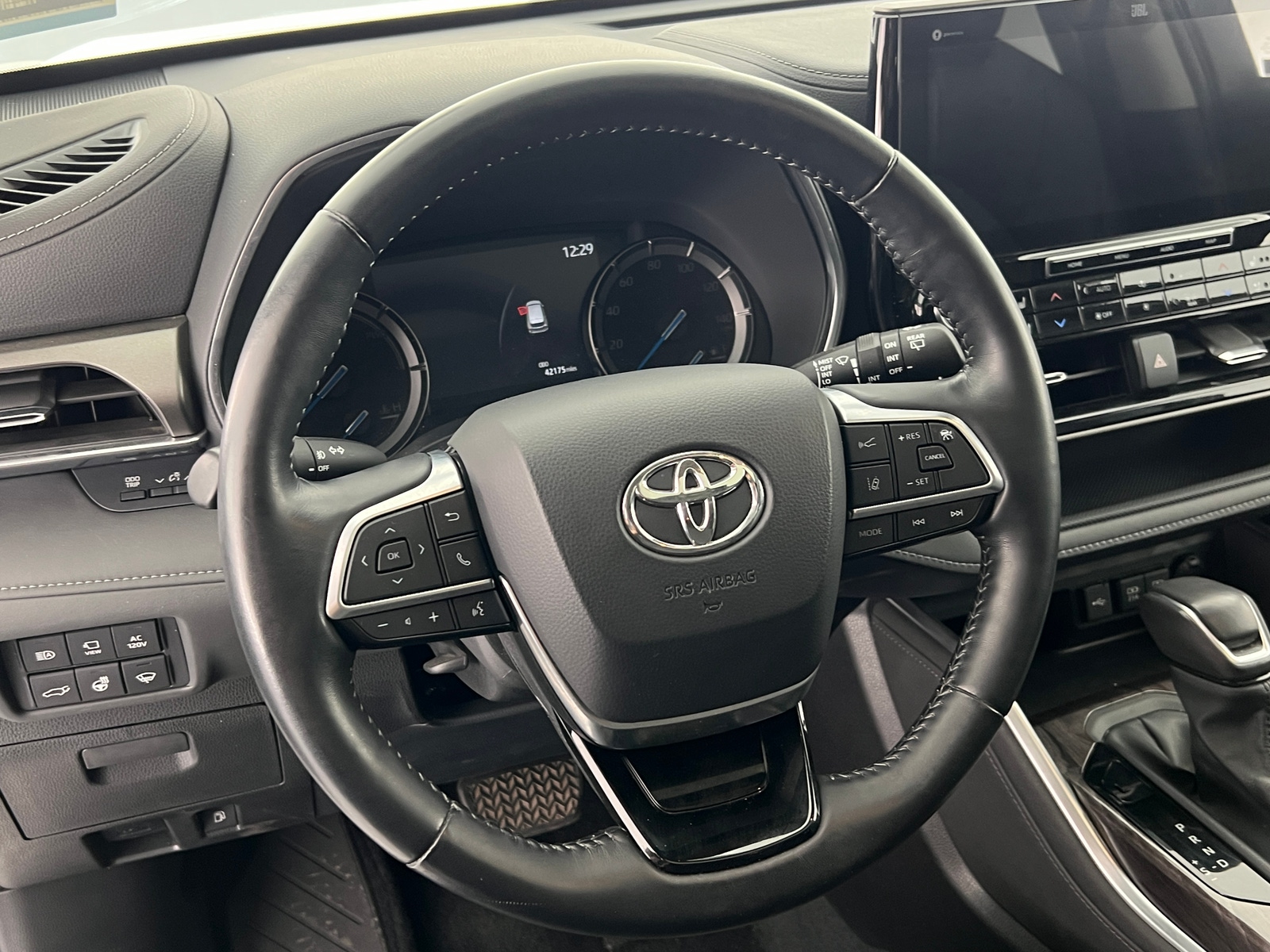 Thumbnail: 2020 Toyota Highlander - 4