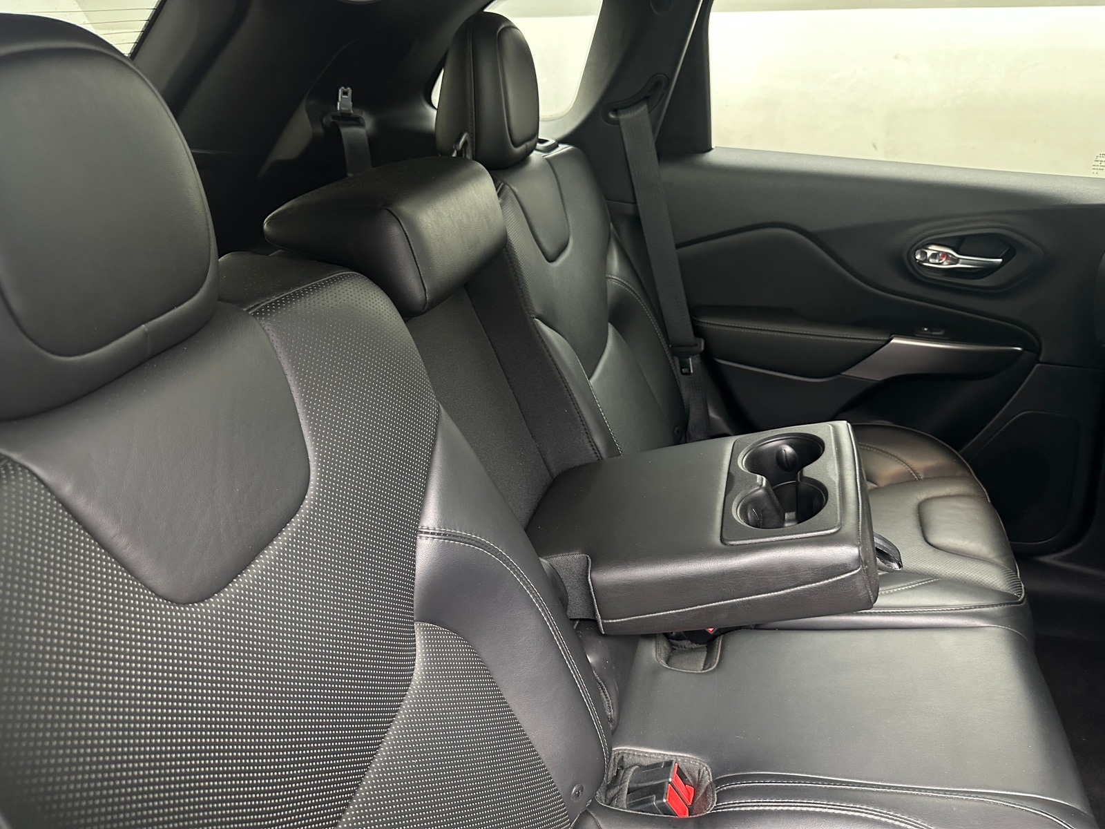 Thumbnail: 2019 Jeep Cherokee - 5