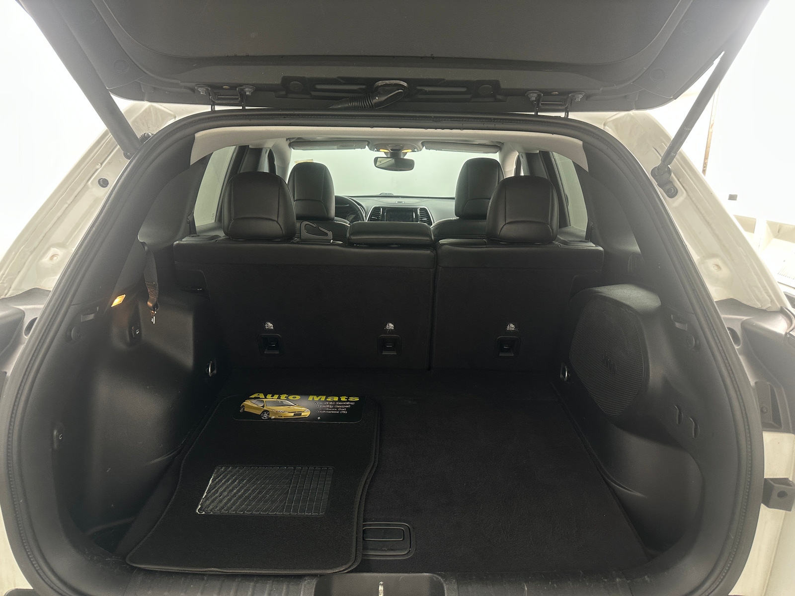 Thumbnail: 2019 Jeep Cherokee - 6