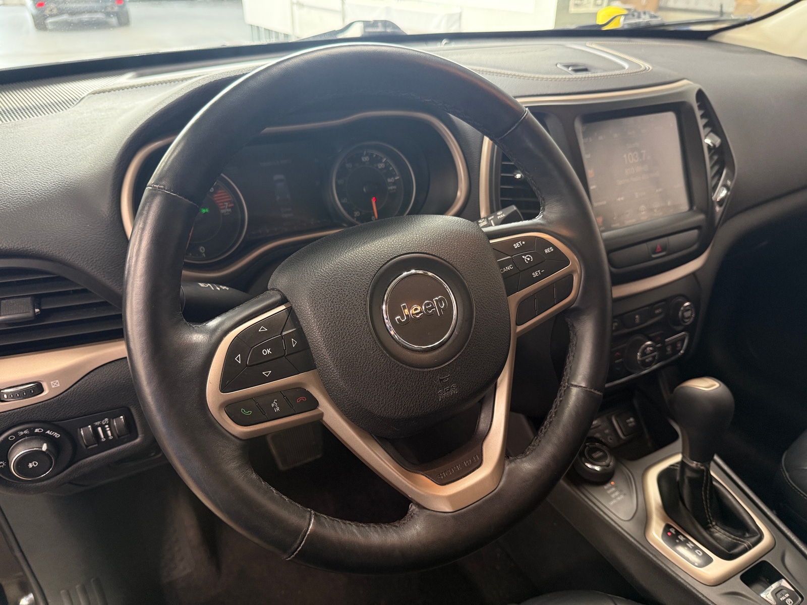 Thumbnail: 2017 Jeep Cherokee - 4