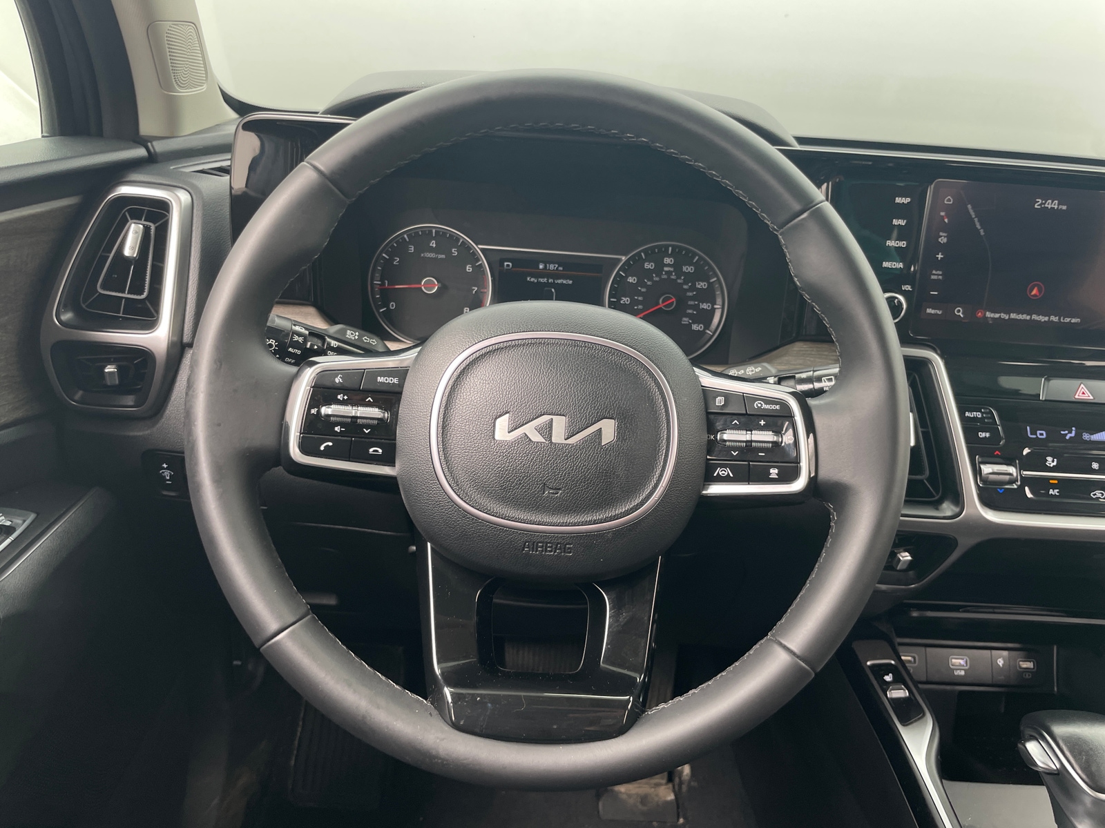 Thumbnail: 2023 Kia Sorento - 4