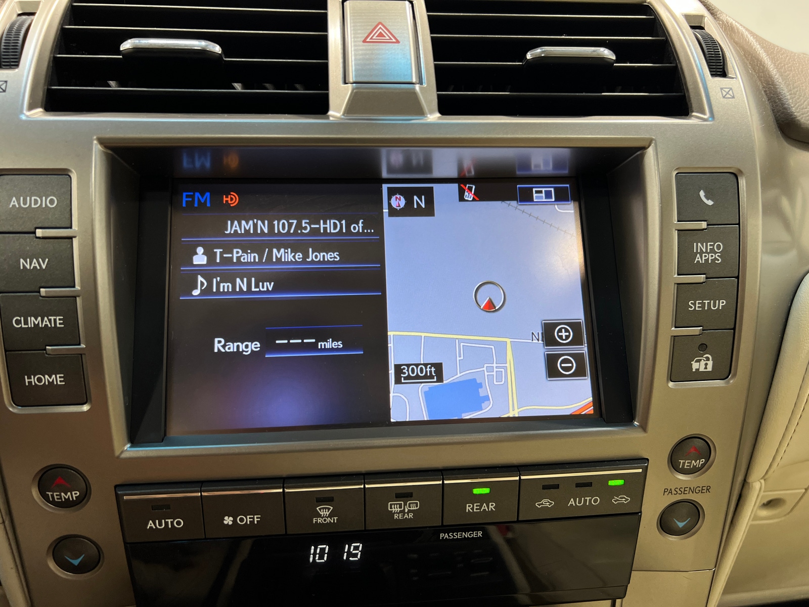 Thumbnail: 2016 Lexus GX - 3