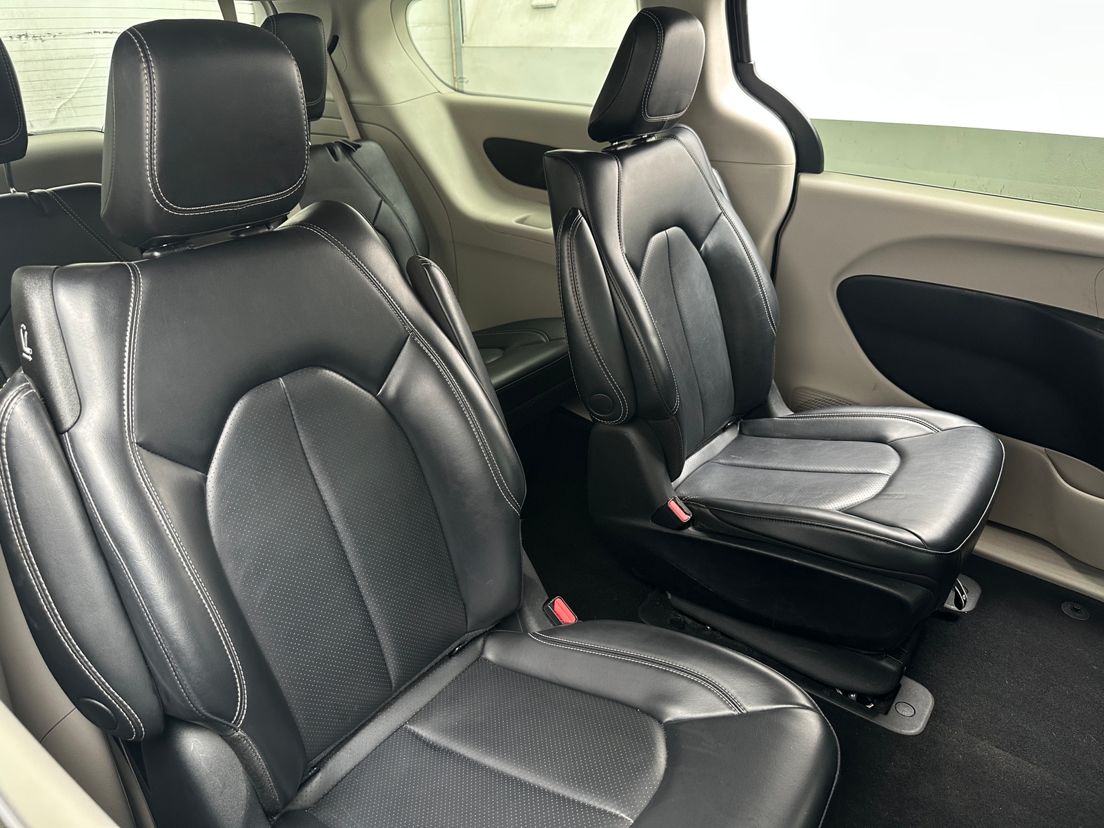 Thumbnail: 2023 Chrysler Pacifica - 5