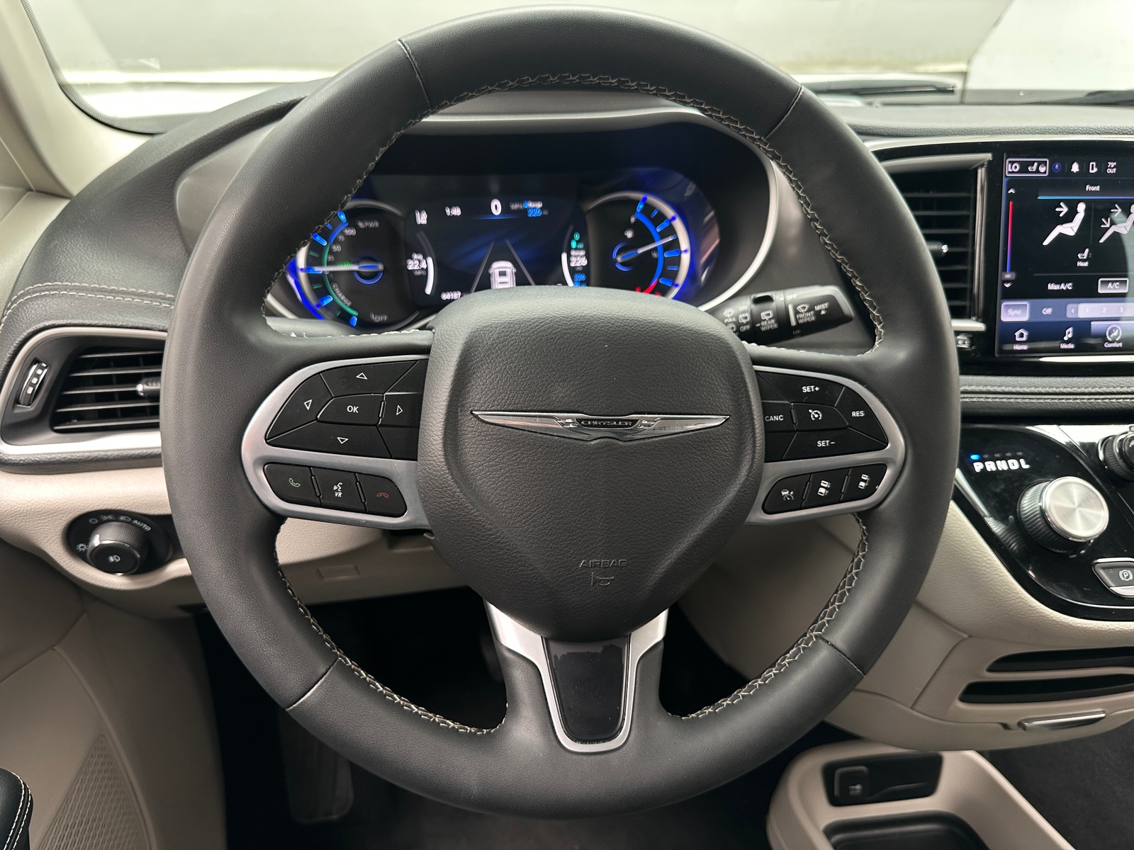 Thumbnail: 2023 Chrysler Pacifica - 4