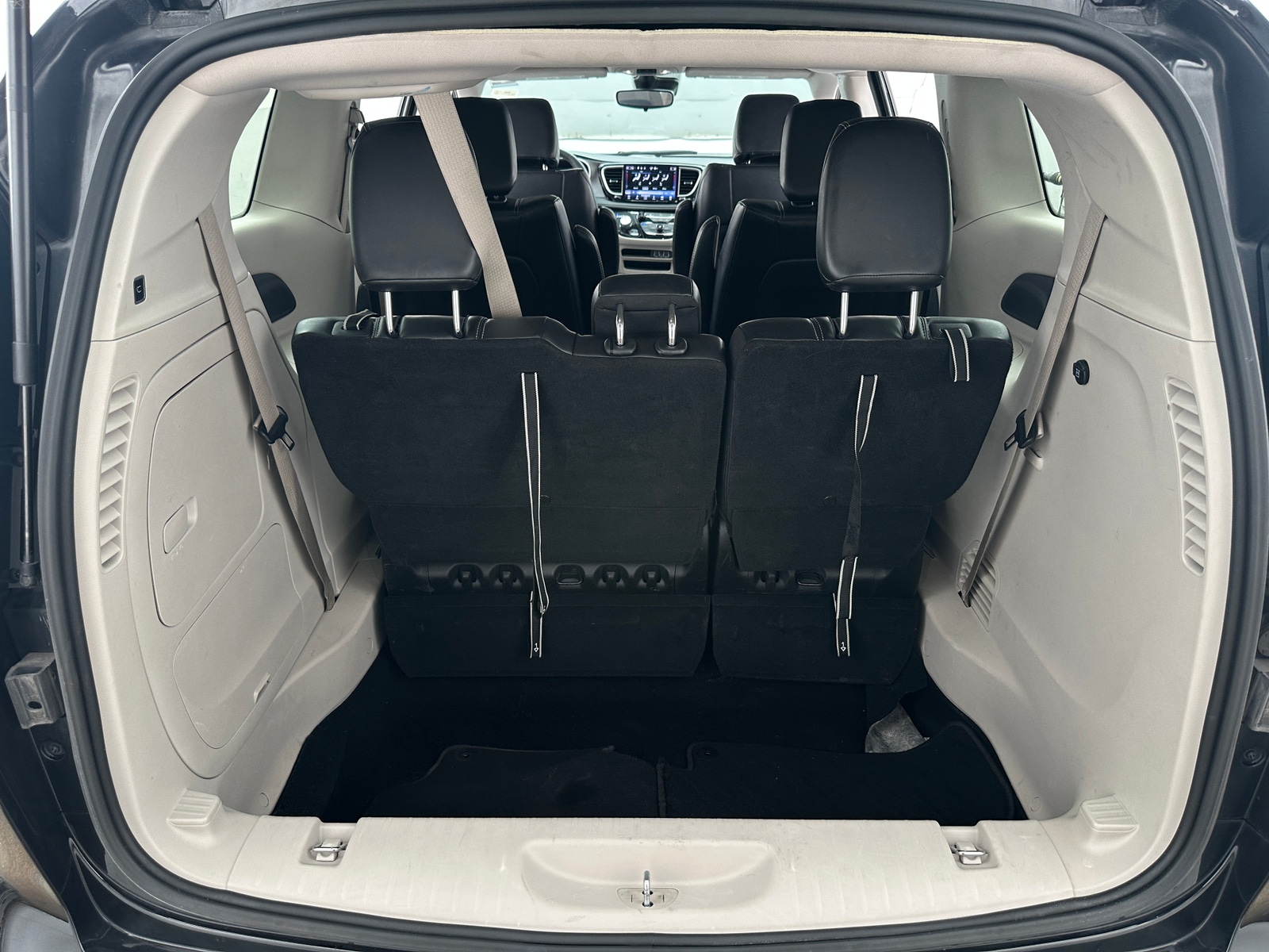 Thumbnail: 2023 Chrysler Pacifica - 6