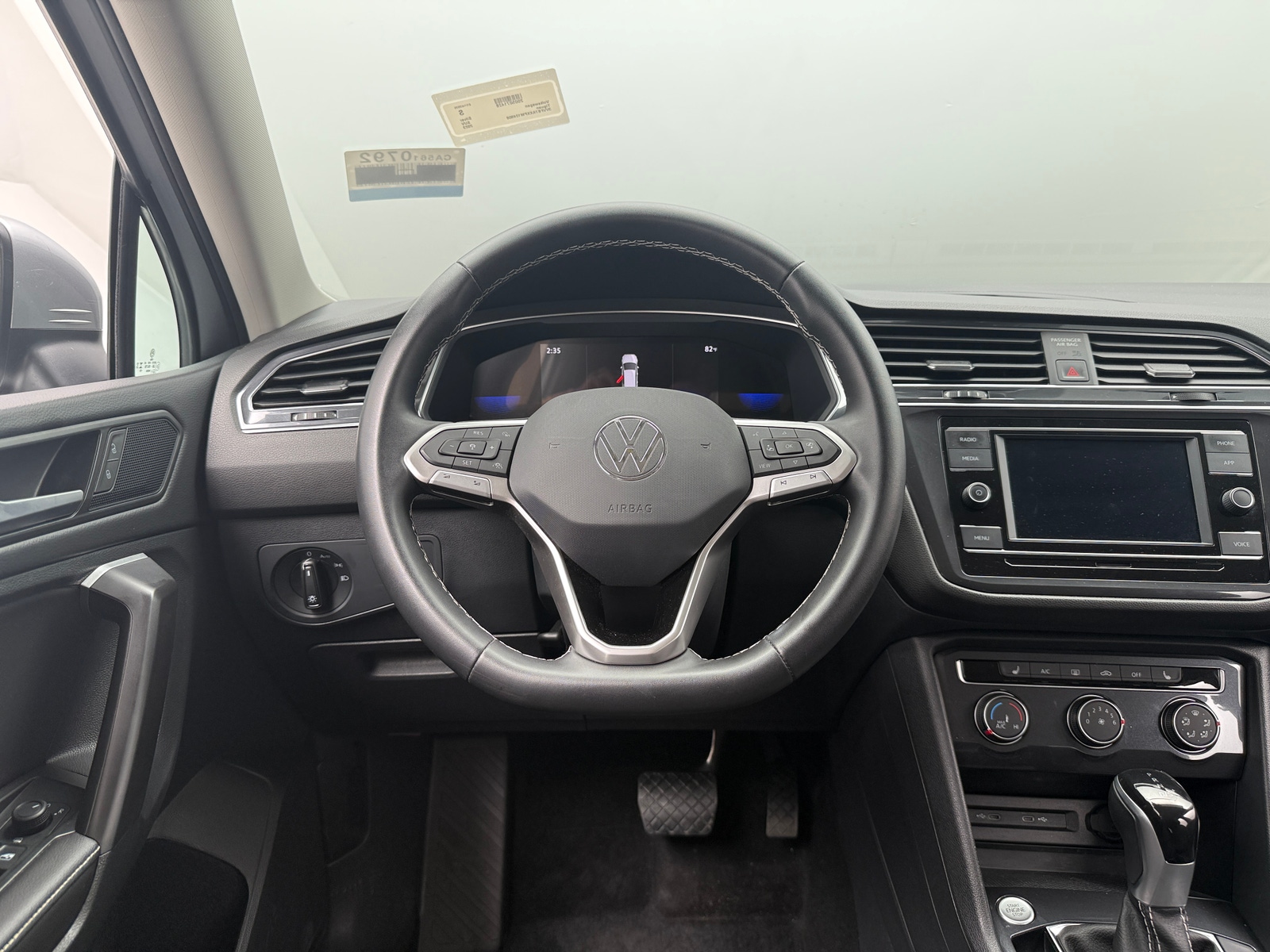 Thumbnail: 2023 Volkswagen Tiguan - 5