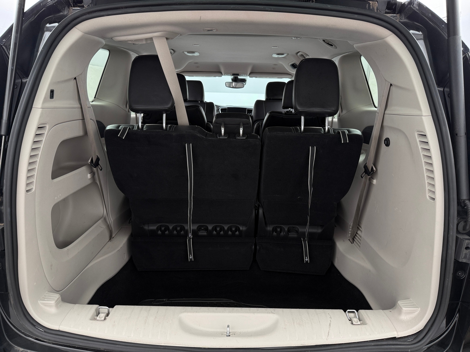 Thumbnail: 2023 Chrysler Pacifica - 6