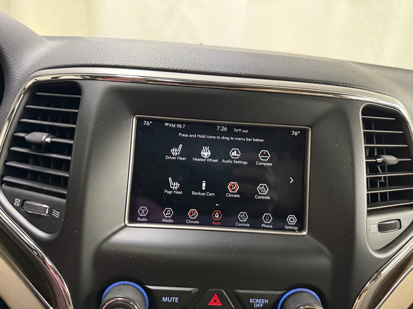 Thumbnail: 2018 Jeep Grand Cherokee - 3