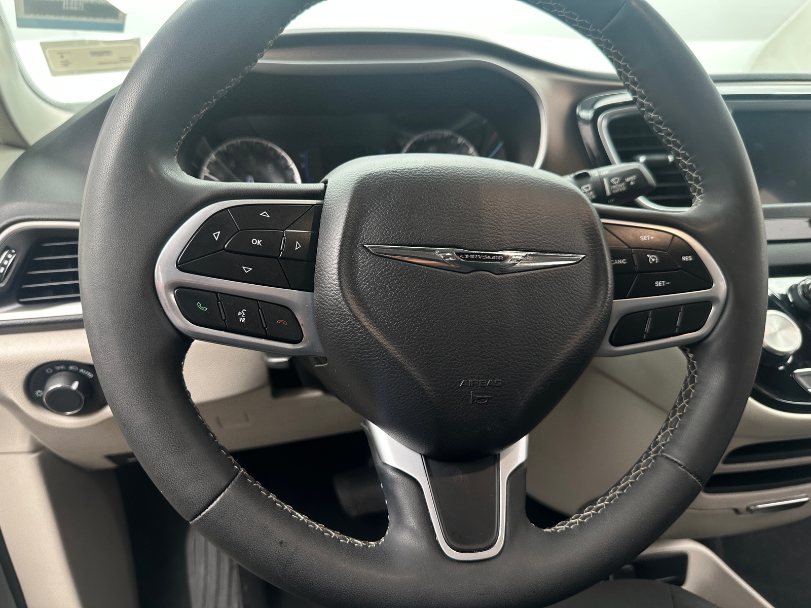 Thumbnail: 2023 Chrysler Voyager - 5