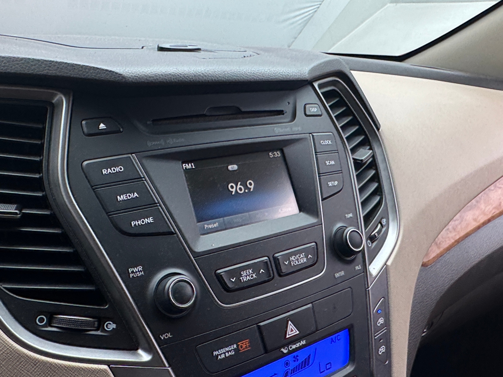 Thumbnail: 2015 Hyundai Santa Fe - 4