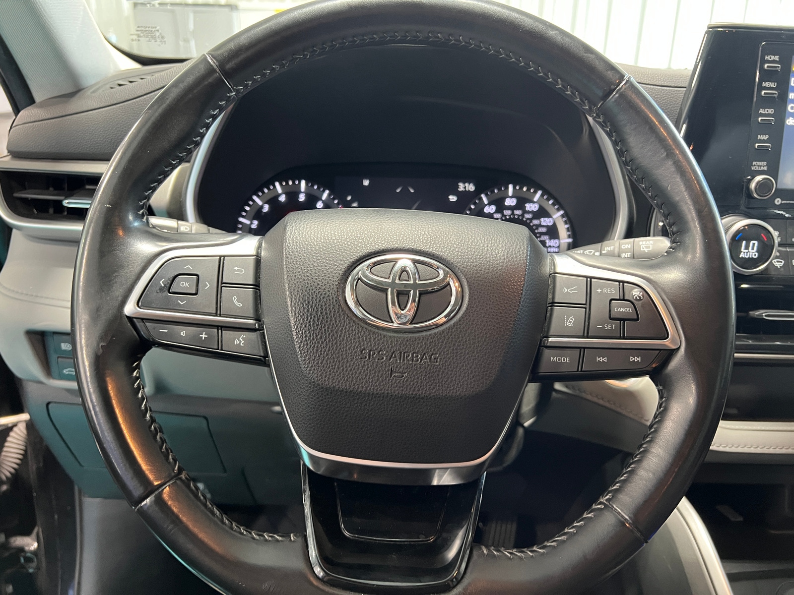 Thumbnail: 2021 Toyota Highlander - 4