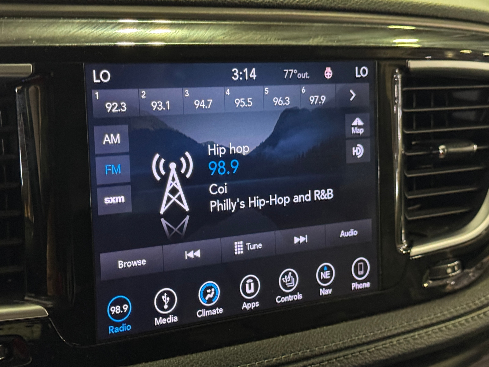 Thumbnail: 2018 Chrysler Pacifica - 3