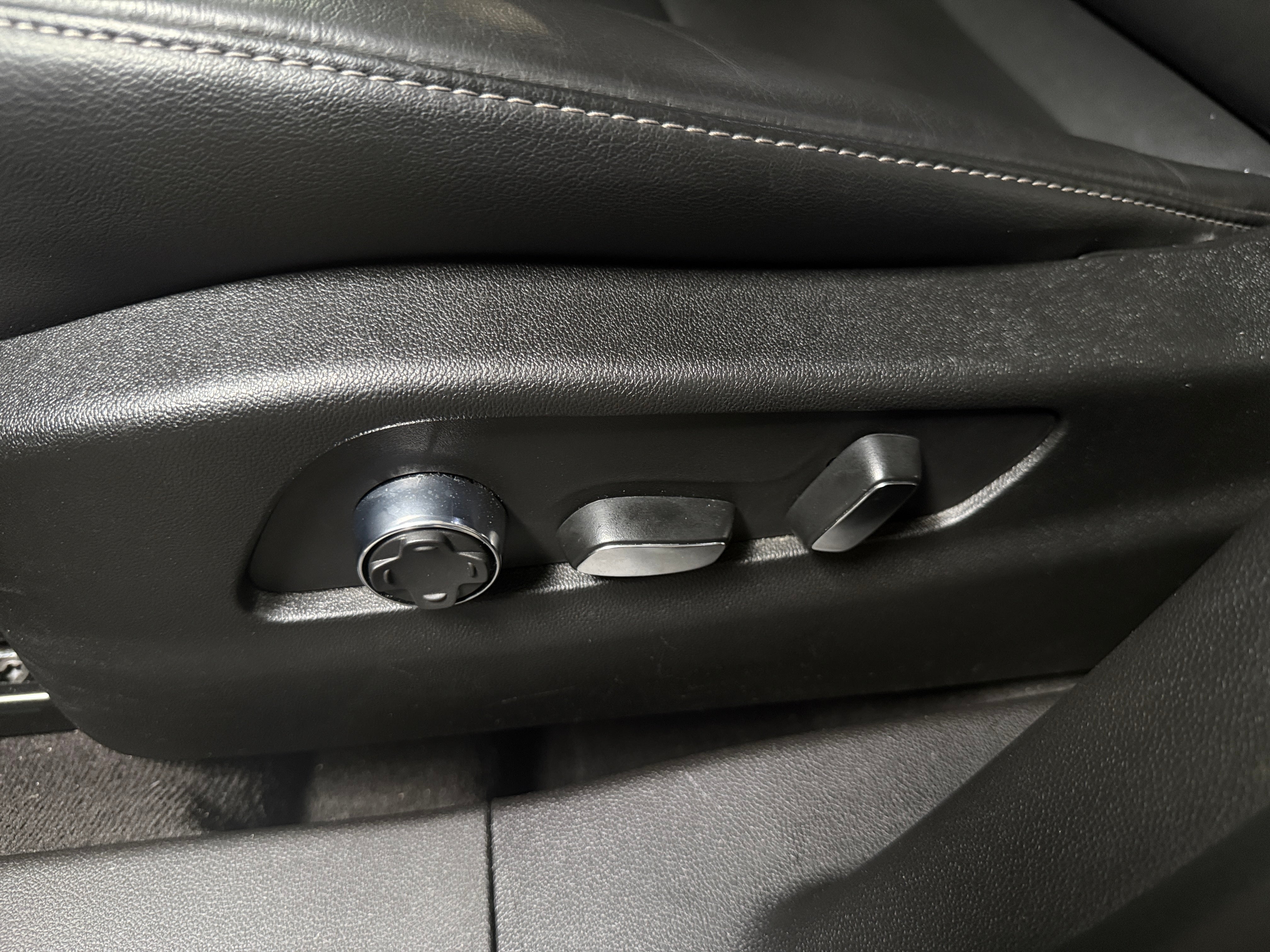 Used 2024 Cadillac XT4 Premium Luxury with VIN 1GYFZDR4XRF213006 for sale in Eagan, Minnesota