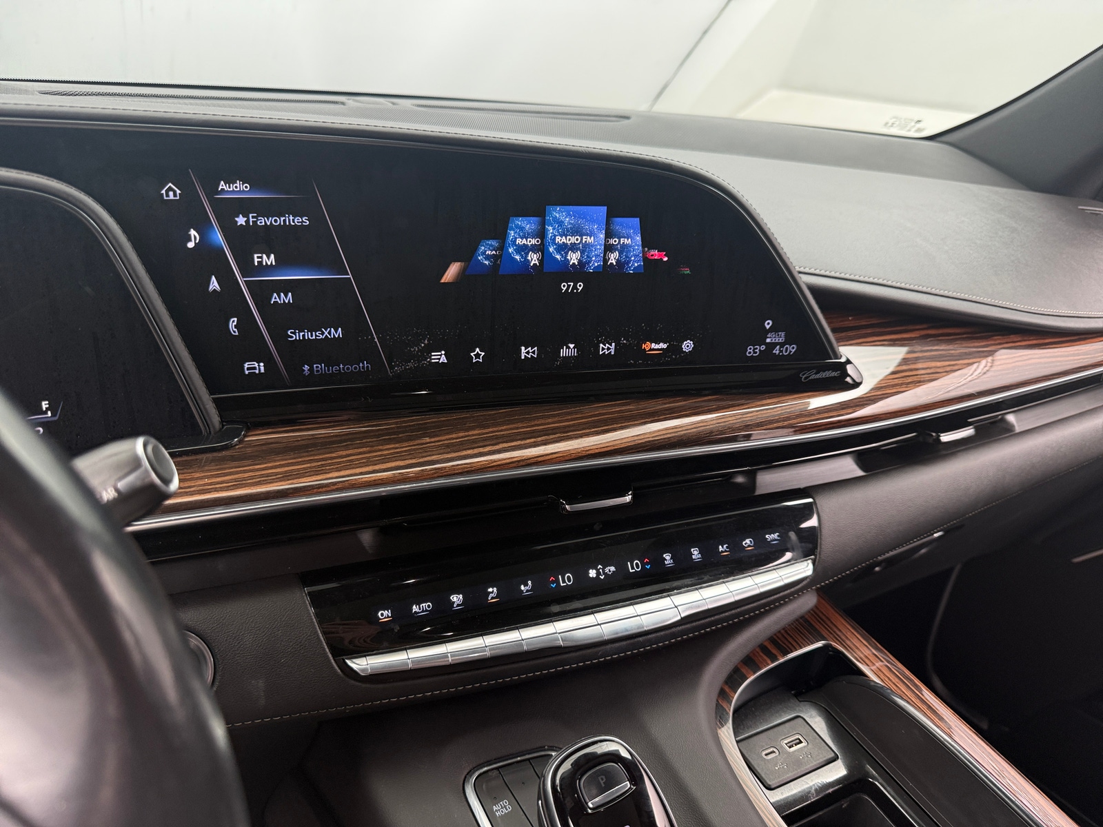 Thumbnail: 2021 Cadillac Escalade - 3