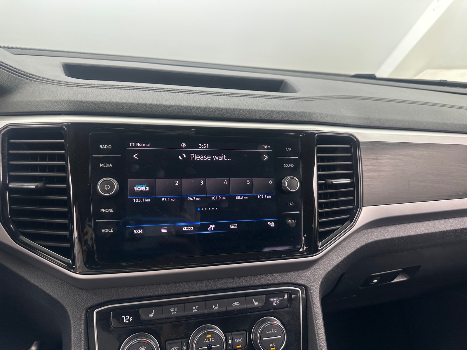 Thumbnail: 2023 Volkswagen Atlas - 3