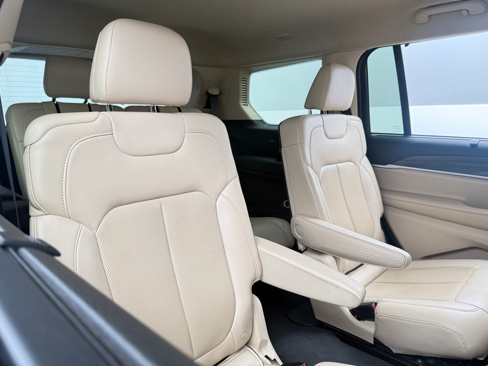 Thumbnail: 2022 Jeep Grand Cherokee L - 5