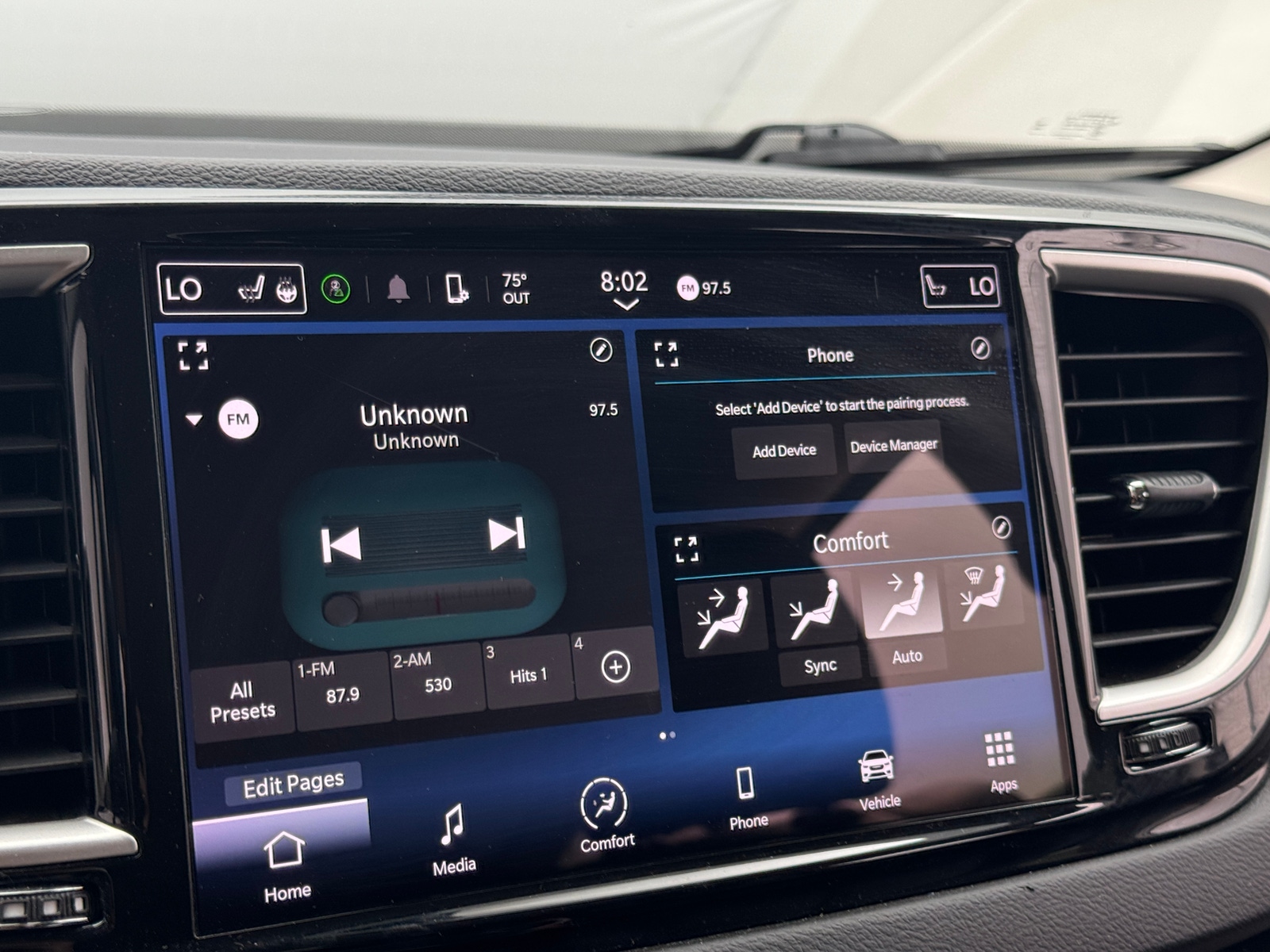 Thumbnail: 2024 Chrysler Pacifica - 3