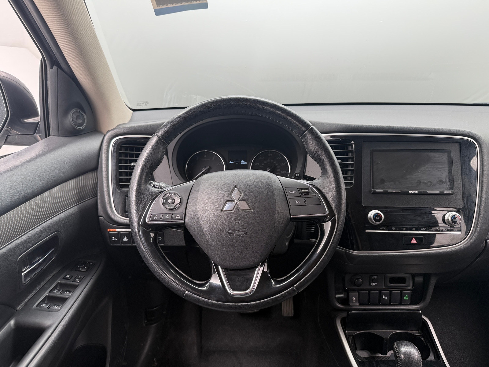Thumbnail: 2020 Mitsubishi Outlander - 4