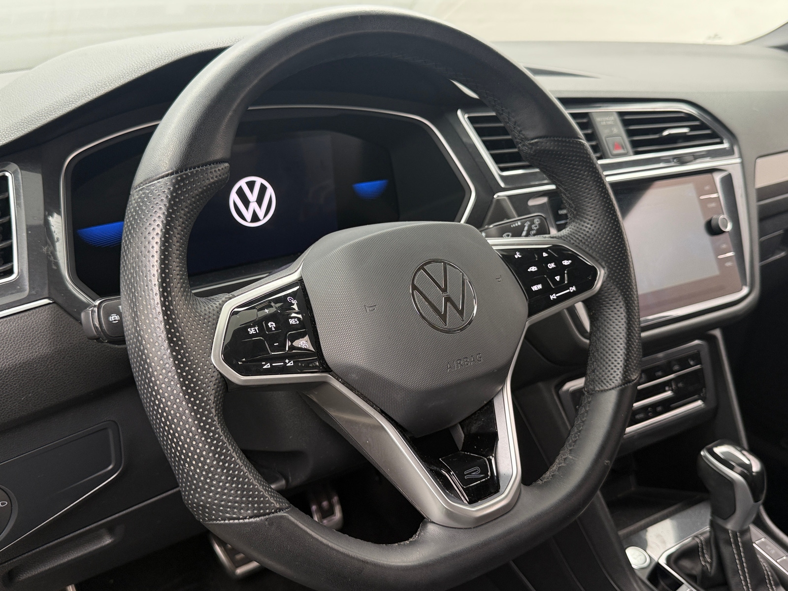 Thumbnail: 2023 Volkswagen Tiguan - 4