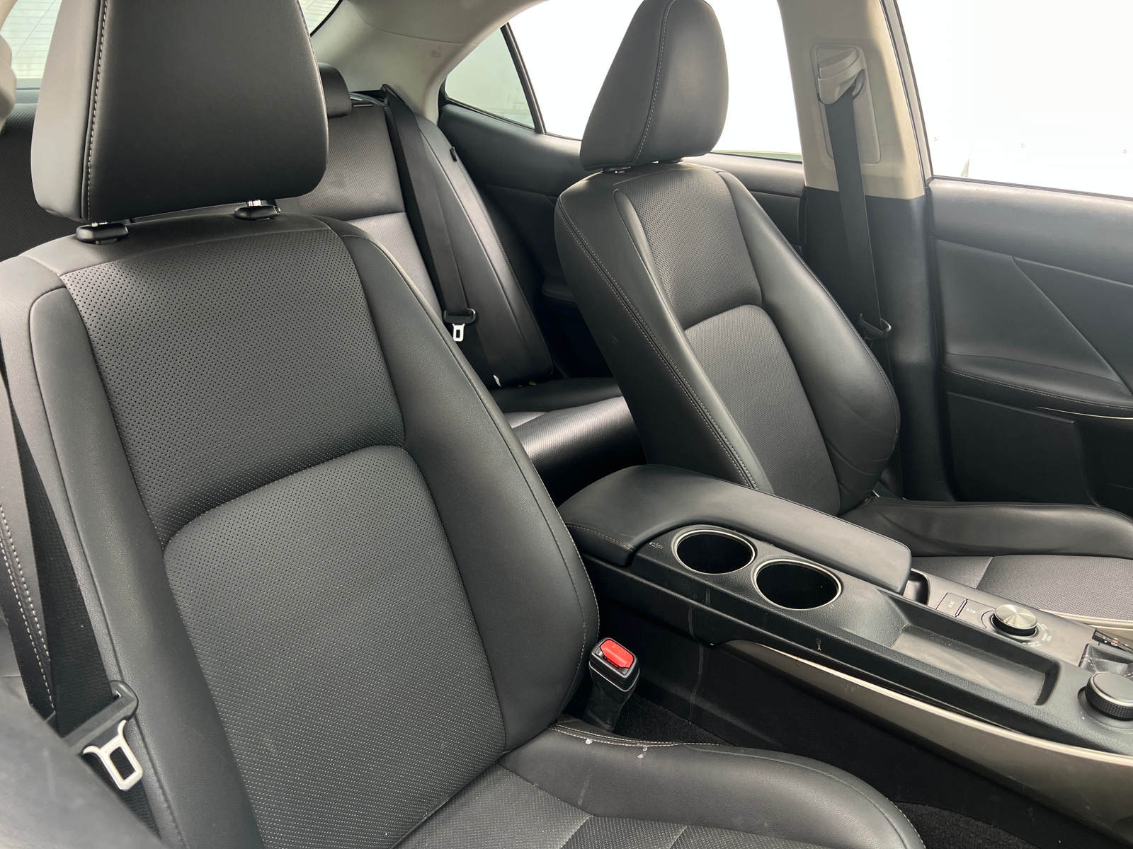 Thumbnail: 2016 Lexus IS - 2