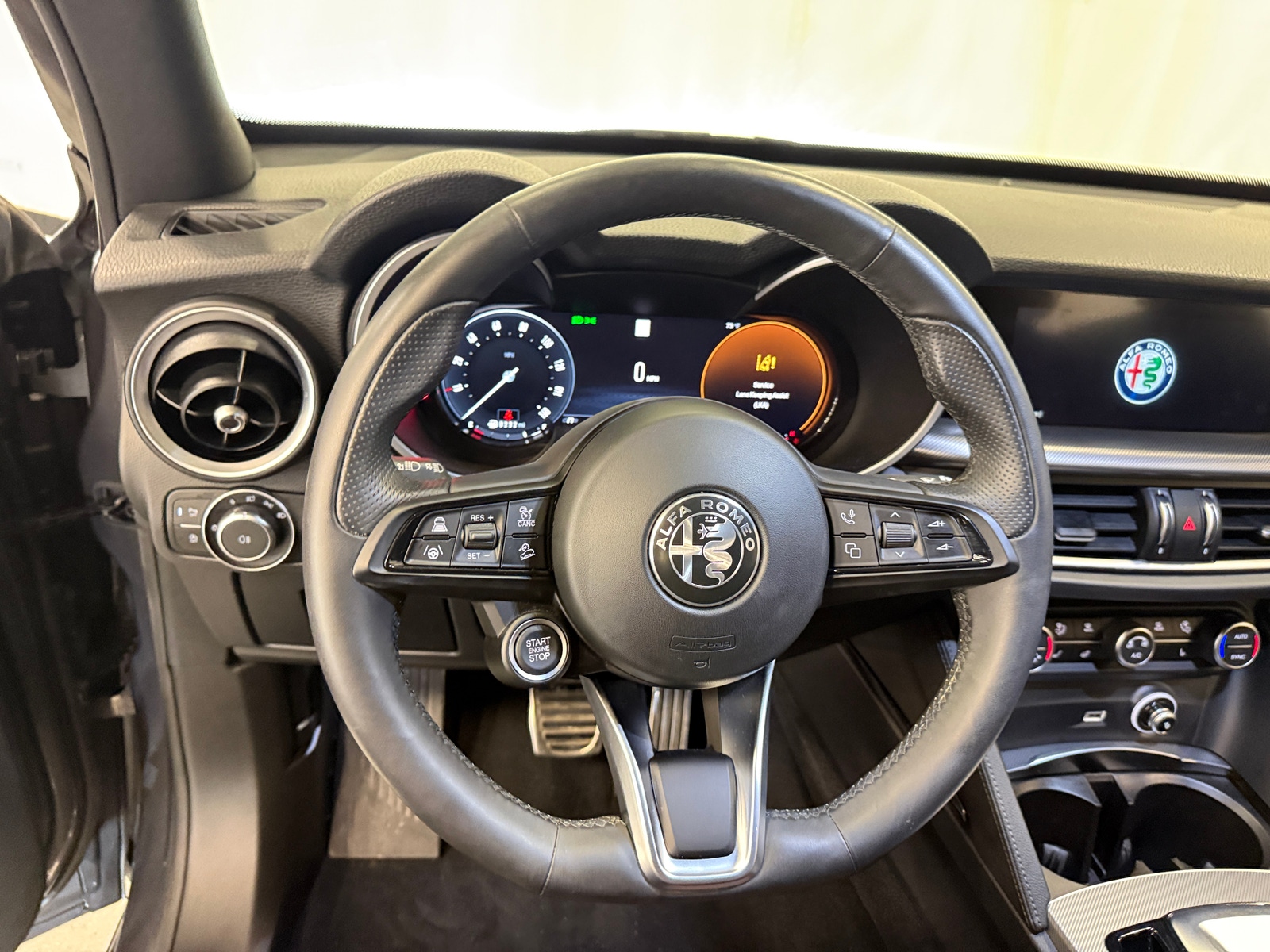 Thumbnail: 2024 Alfa Romeo Stelvio - 4
