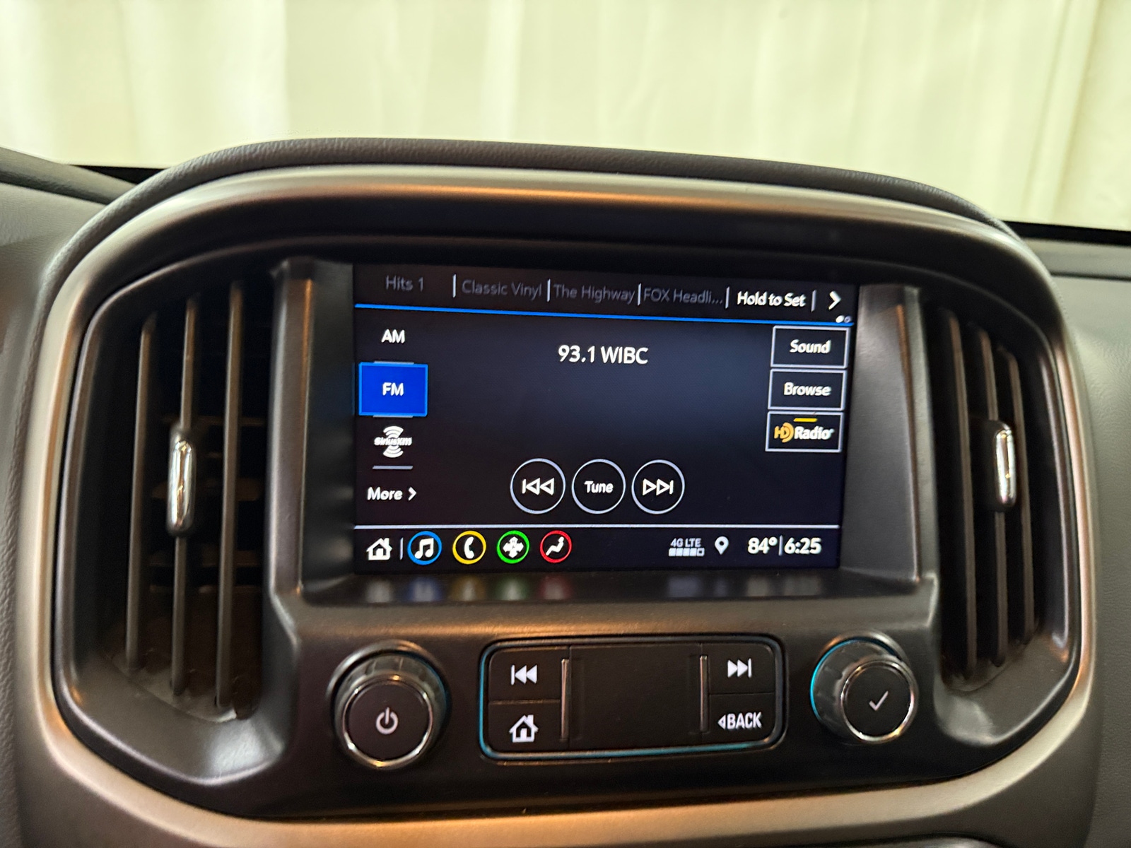 Thumbnail: 2021 Chevrolet Colorado - 4